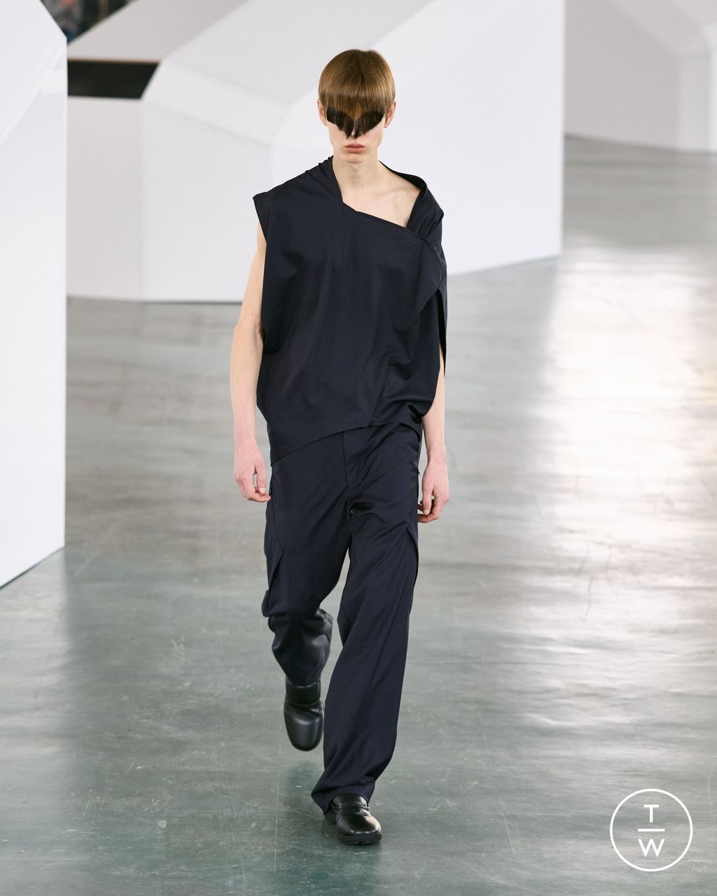 Fashion Week Paris Fall/Winter 2026 look 7 from the Kiko Kostadinov collection menswear