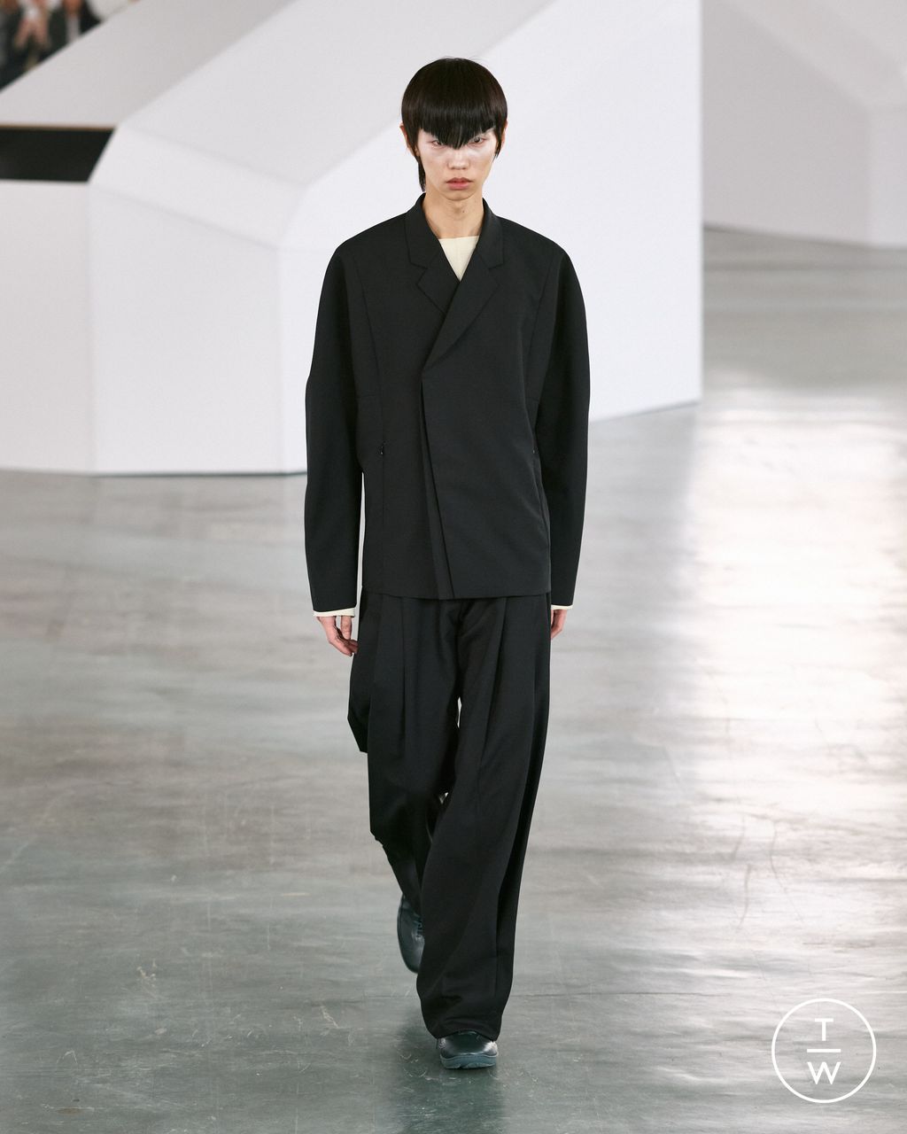 Fashion Week Paris Fall/Winter 2026 look 12 from the Kiko Kostadinov collection menswear
