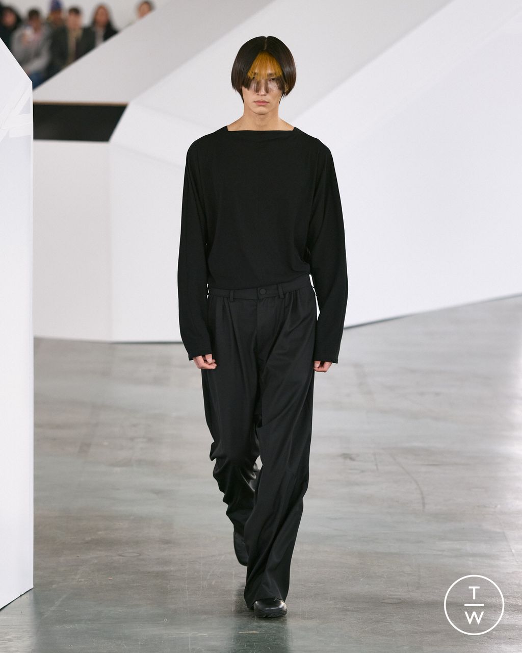 Fashion Week Paris Fall/Winter 2026 look 26 from the Kiko Kostadinov collection menswear