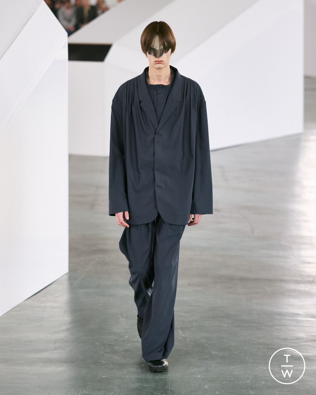Fashion Week Paris Fall/Winter 2026 look 28 from the Kiko Kostadinov collection menswear