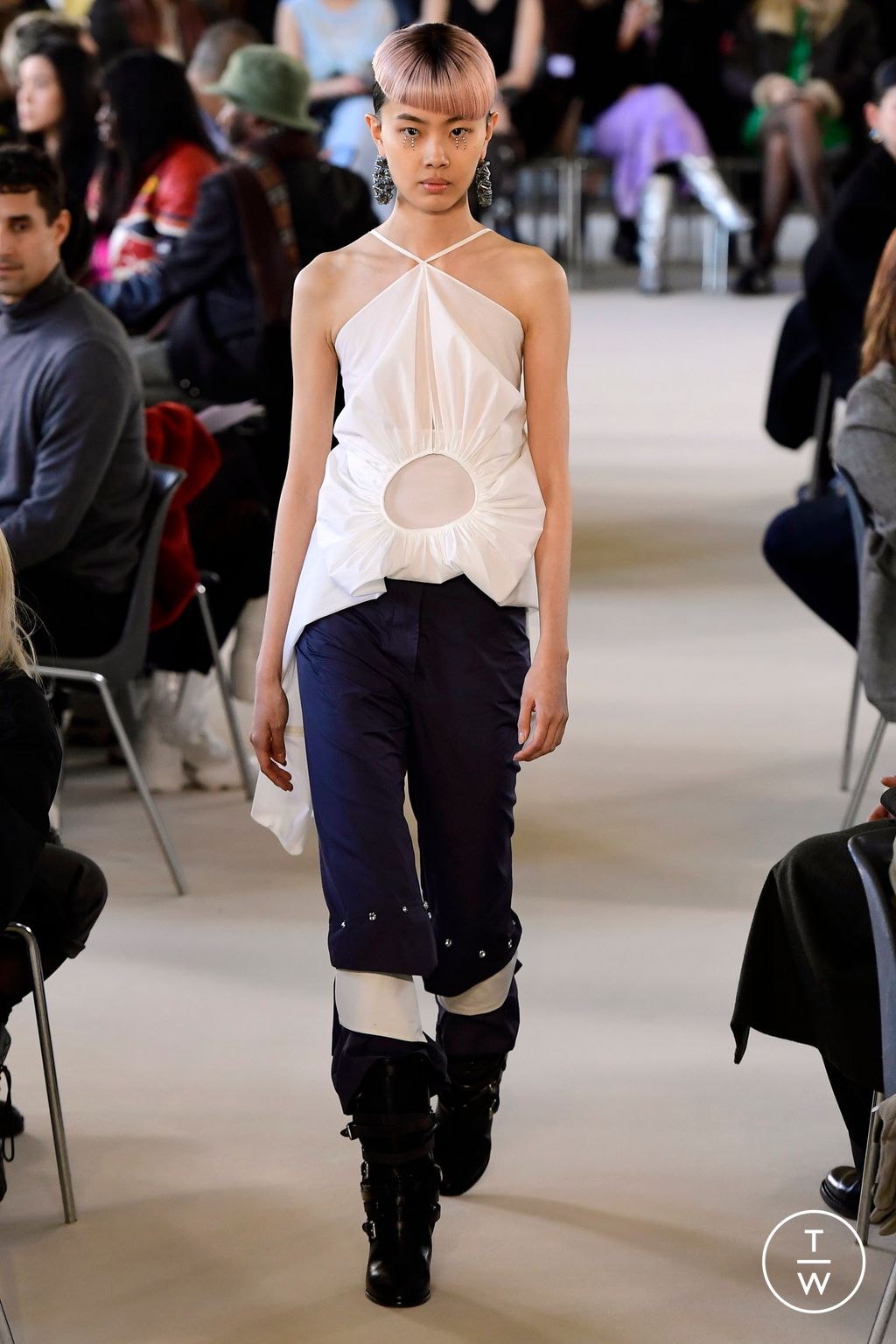 Fashion Week Paris Fall/Winter 2023 look 4 from the Kiko Kostadinov collection 女装