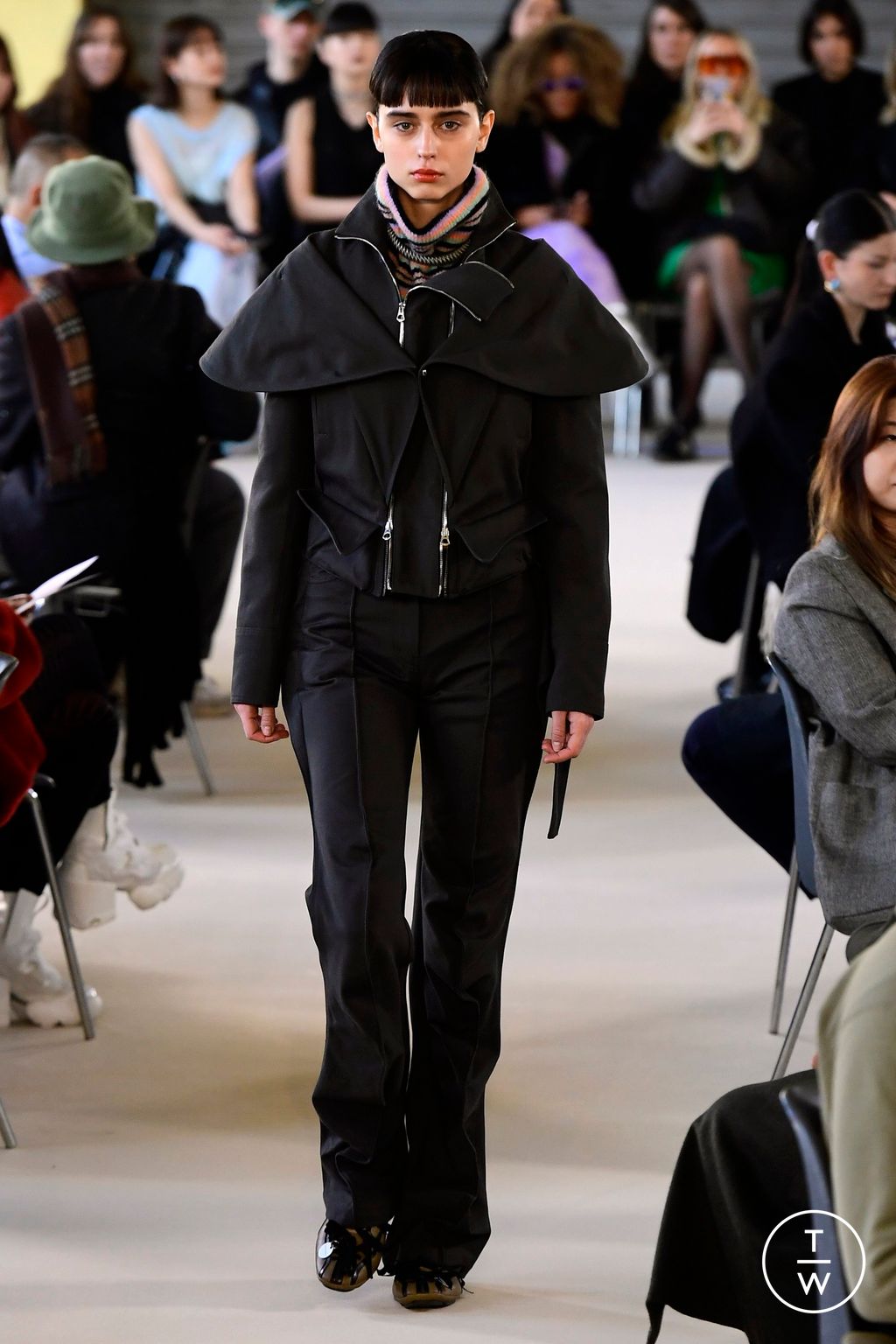 Fashion Week Paris Fall/Winter 2023 look 6 from the Kiko Kostadinov collection 女装
