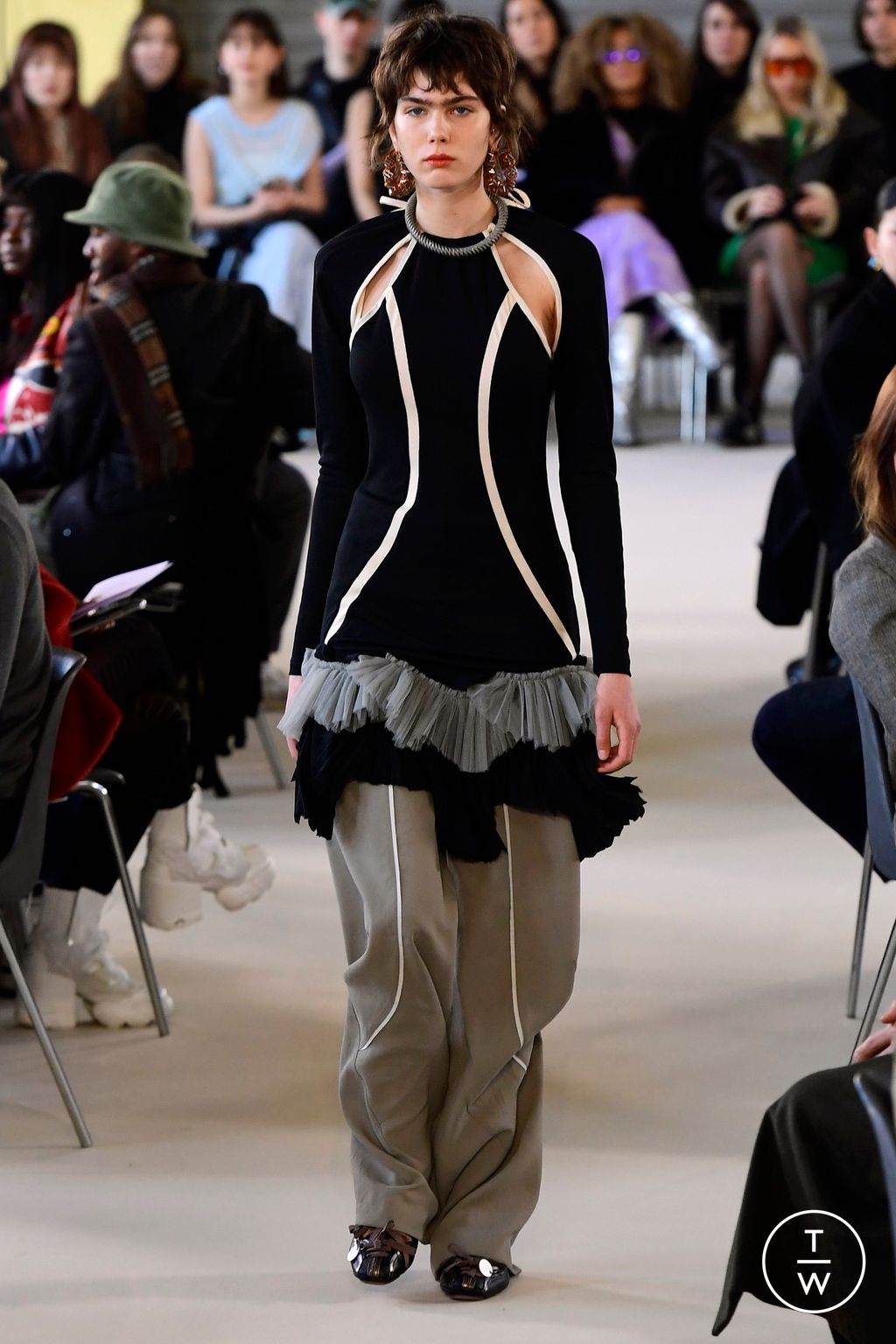 Fashion Week Paris Fall/Winter 2023 look 14 from the Kiko Kostadinov collection 女装