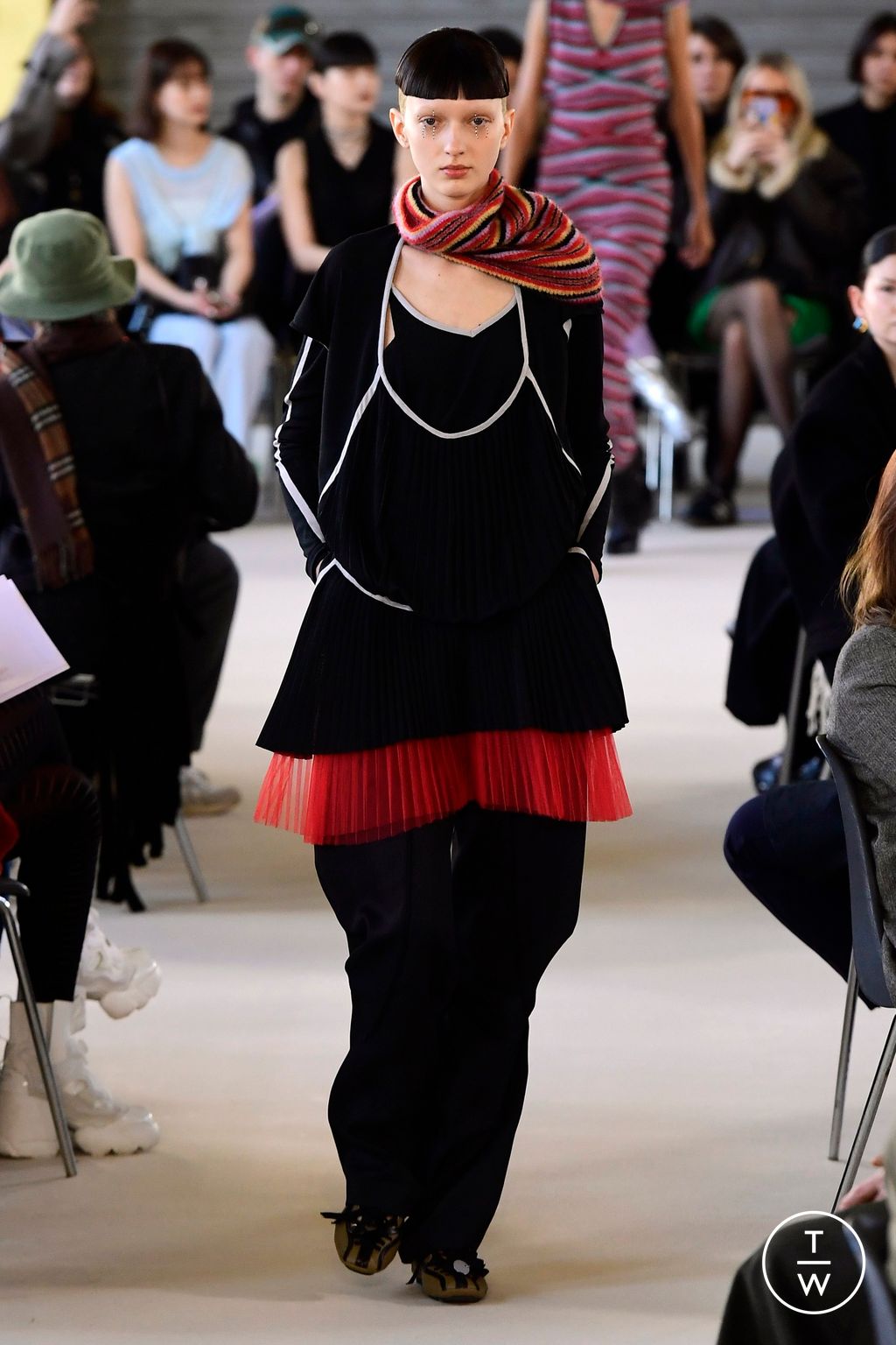 Fashion Week Paris Fall/Winter 2023 look 21 de la collection Kiko Kostadinov womenswear