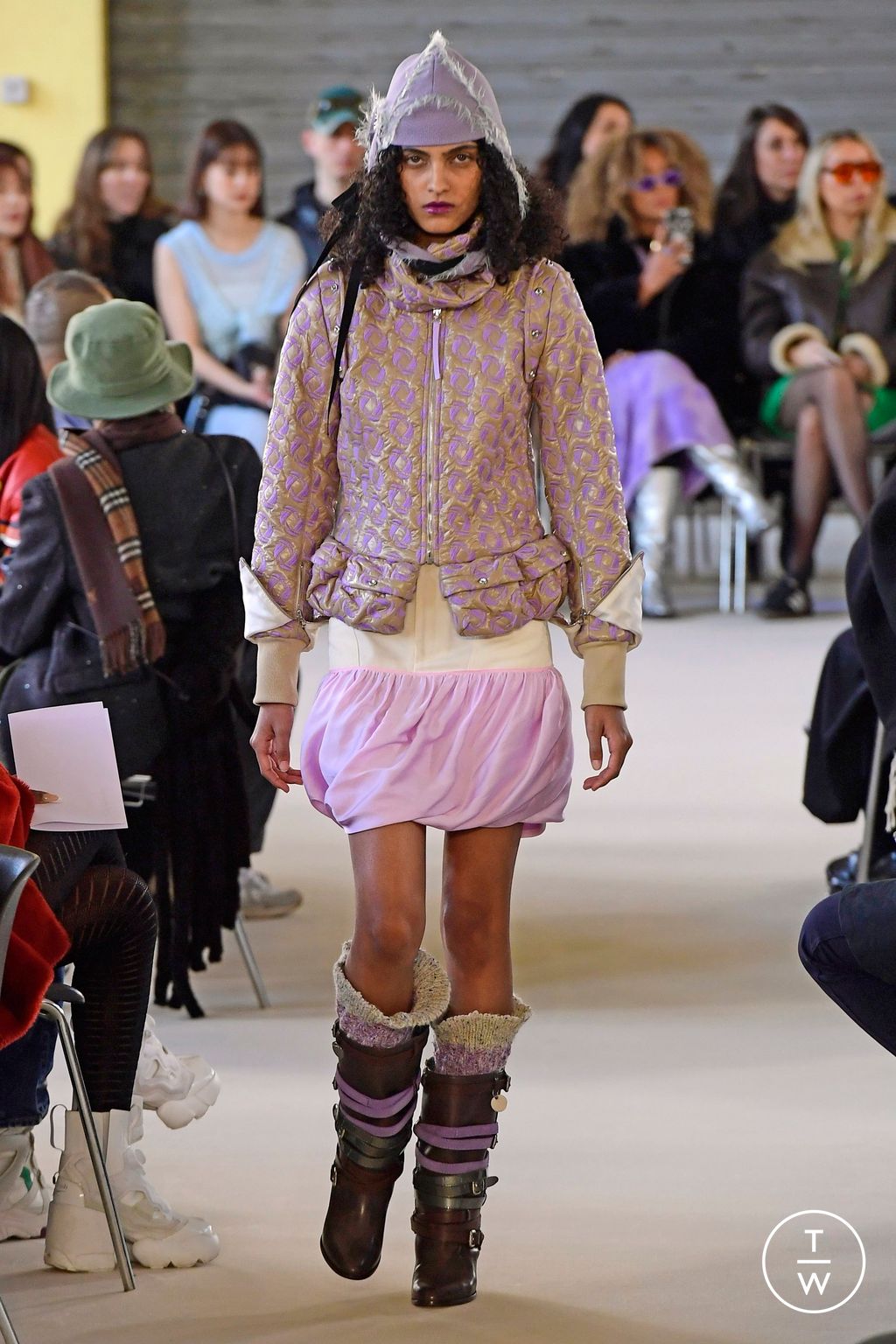 Fashion Week Paris Fall/Winter 2023 look 23 de la collection Kiko Kostadinov womenswear