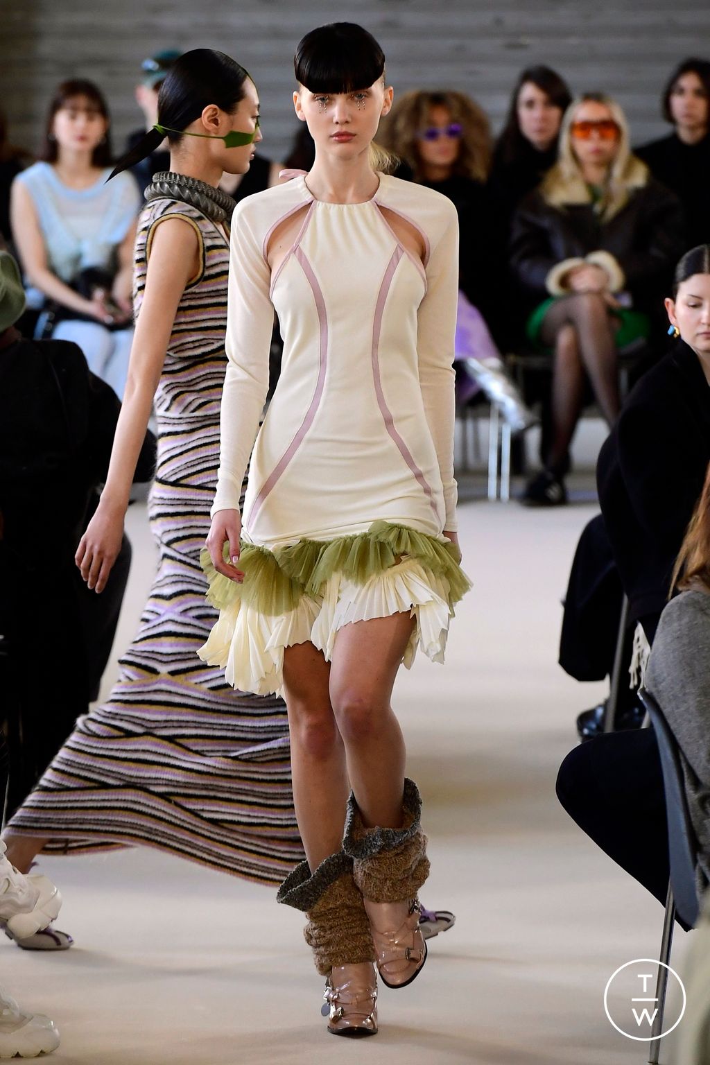 Fashion Week Paris Fall/Winter 2023 look 24 from the Kiko Kostadinov collection womenswear