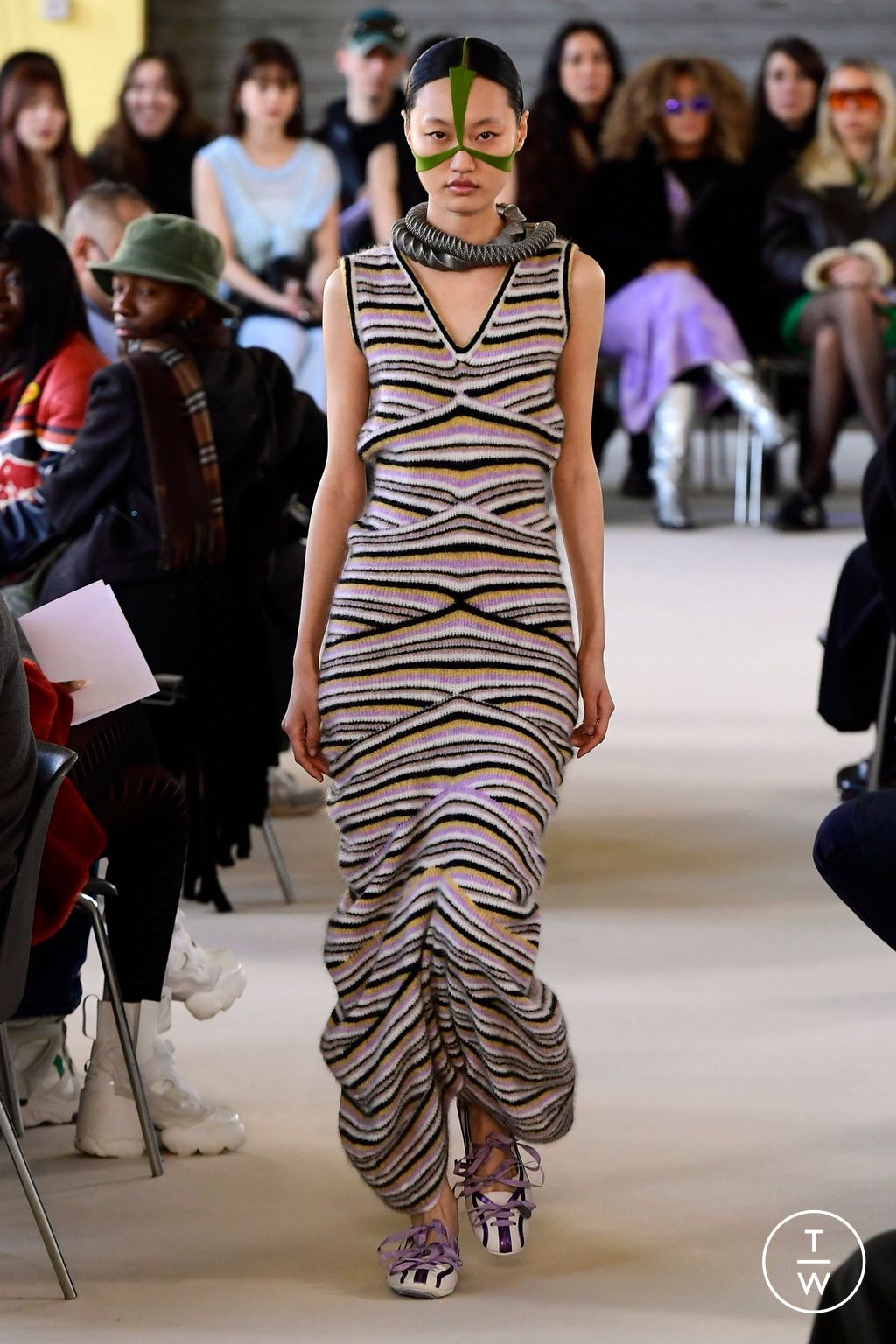 Fashion Week Paris Fall/Winter 2023 look 25 de la collection Kiko Kostadinov womenswear