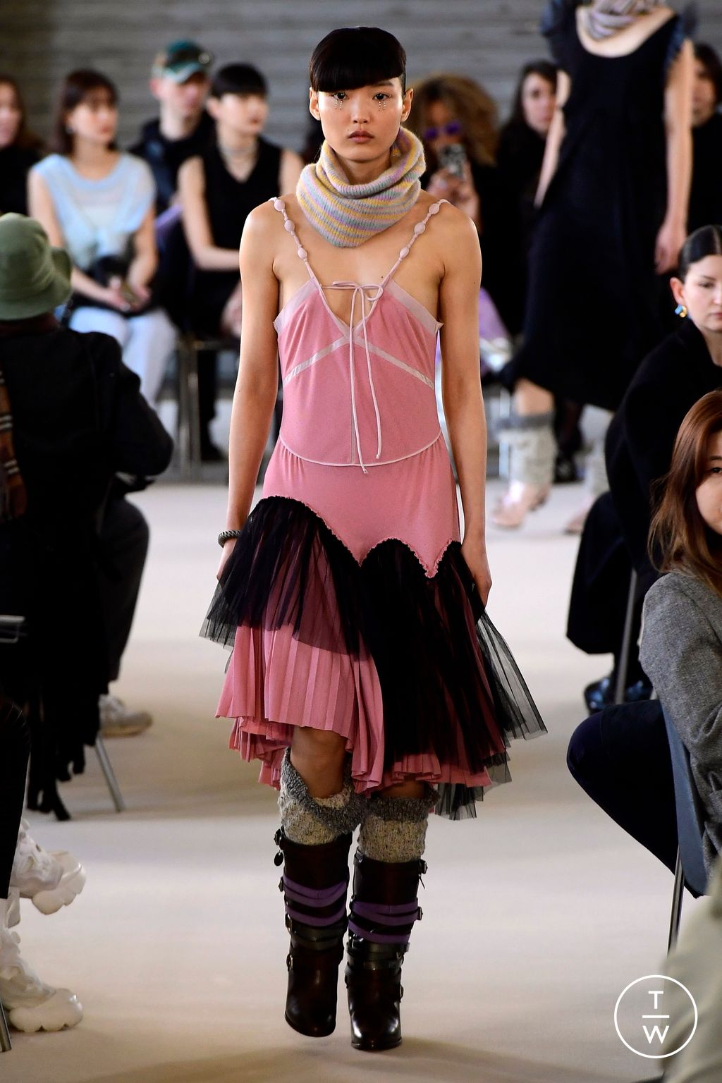 Fashion Week Paris Fall/Winter 2023 look 26 de la collection Kiko Kostadinov womenswear