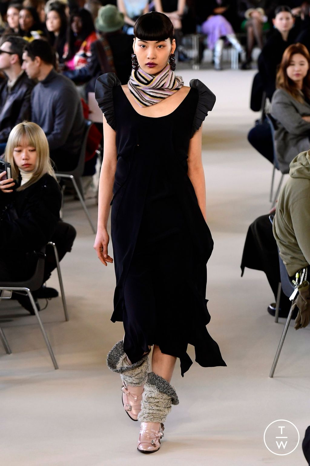 Fashion Week Paris Fall/Winter 2023 look 27 de la collection Kiko Kostadinov womenswear