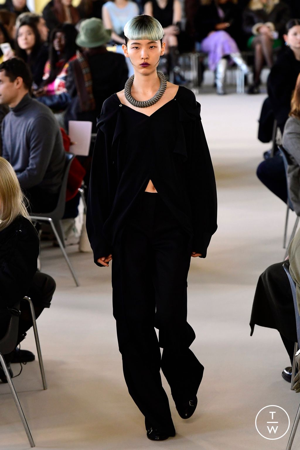 Fashion Week Paris Fall/Winter 2023 look 29 de la collection Kiko Kostadinov womenswear
