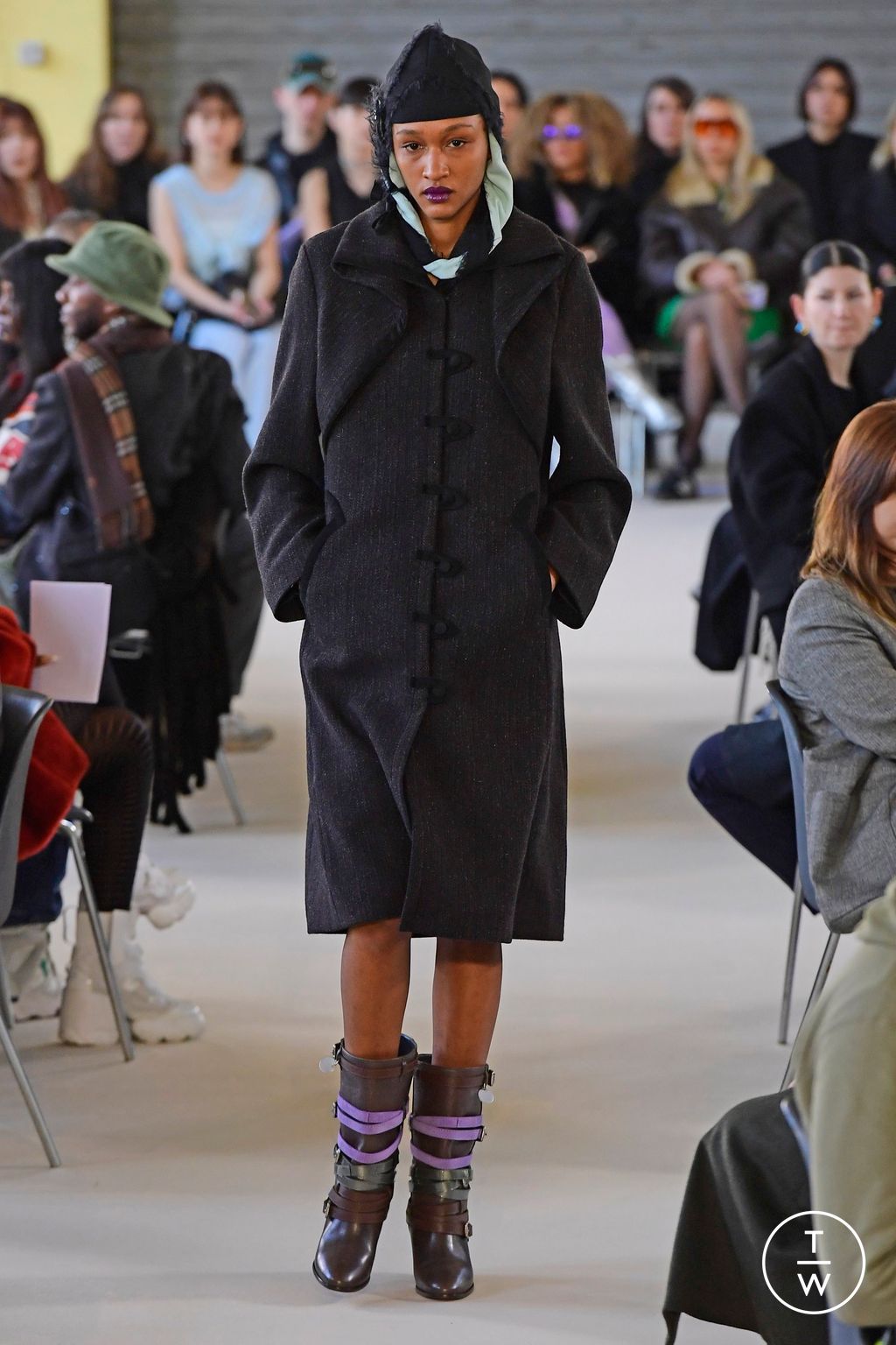 Fashion Week Paris Fall/Winter 2023 look 30 from the Kiko Kostadinov collection womenswear
