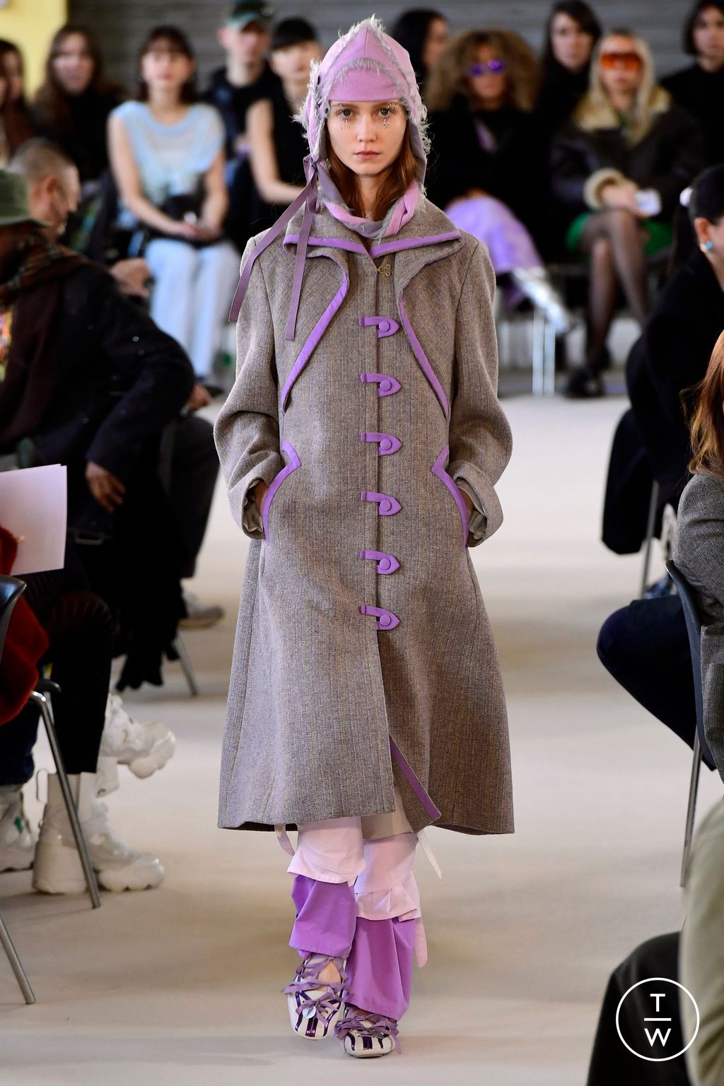 Fashion Week Paris Fall/Winter 2023 look 34 de la collection Kiko Kostadinov womenswear