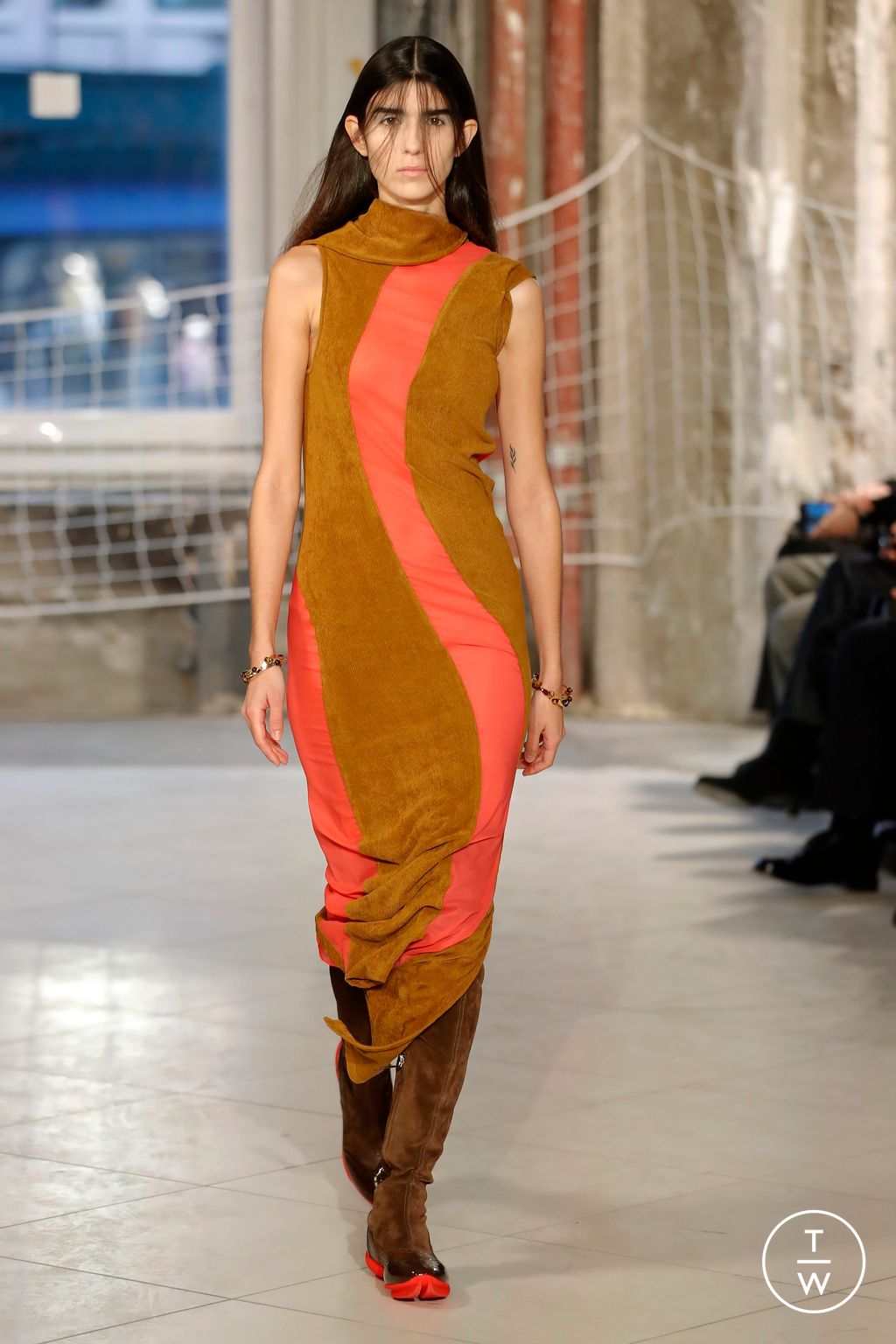 Fashion Week Paris Fall/Winter 2024 look 6 from the Kiko Kostadinov collection womenswear