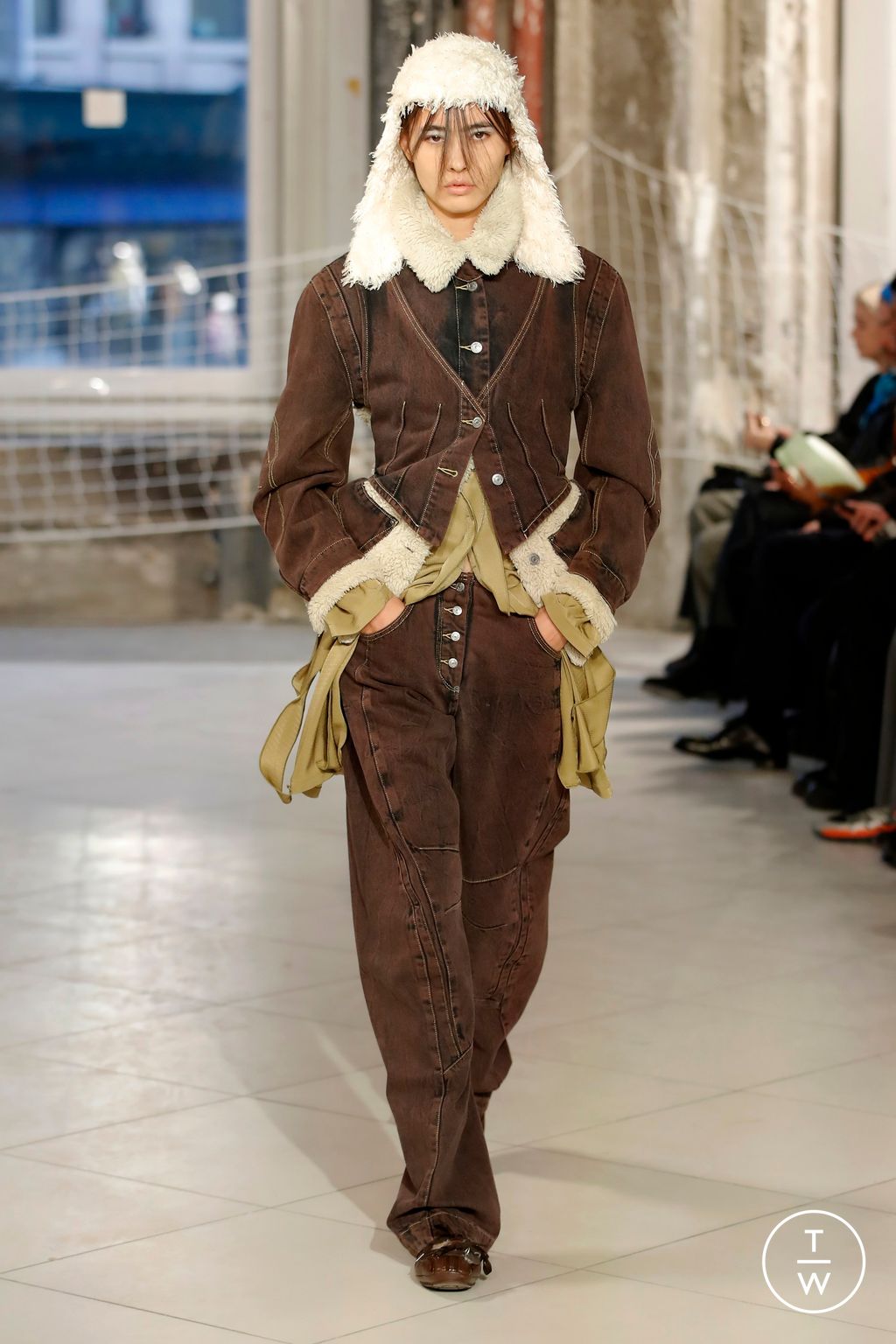 Fashion Week Paris Fall/Winter 2024 look 10 from the Kiko Kostadinov collection 女装