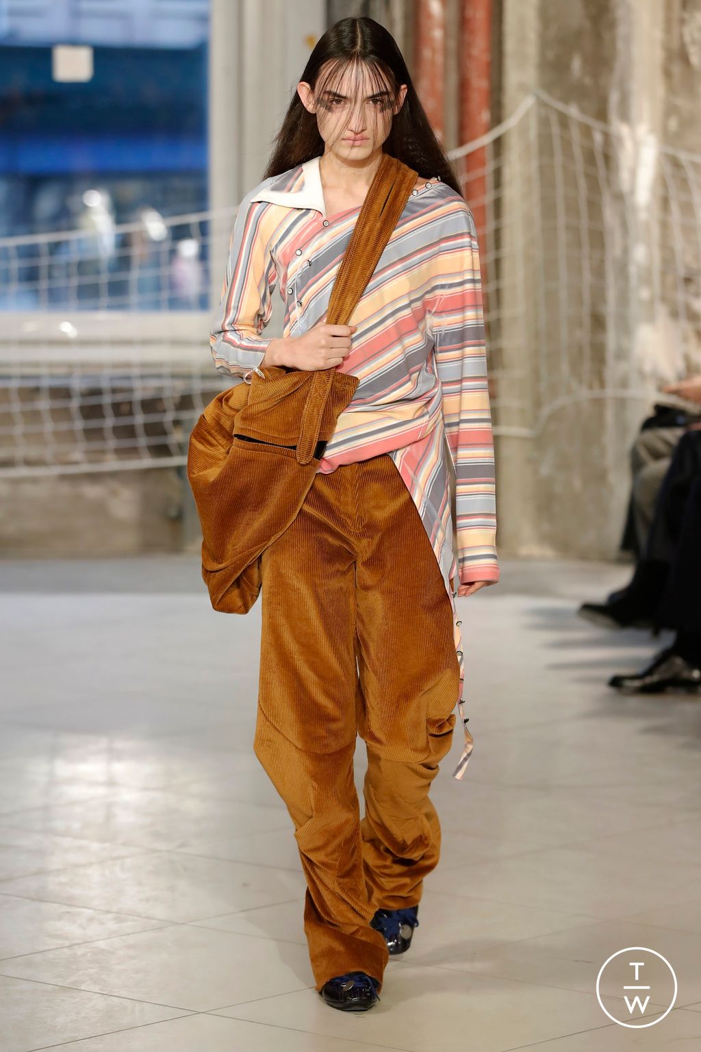 Fashion Week Paris Fall/Winter 2024 look 16 from the Kiko Kostadinov collection womenswear