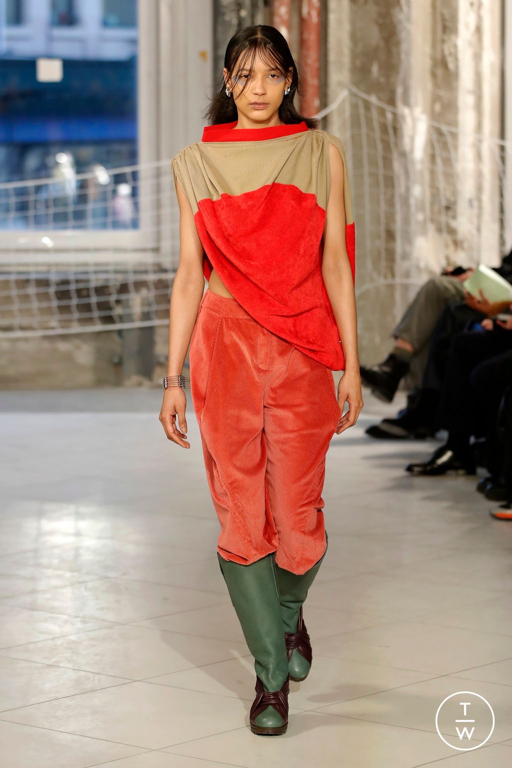 Fashion Week Paris Fall/Winter 2024 look 21 from the Kiko Kostadinov collection womenswear