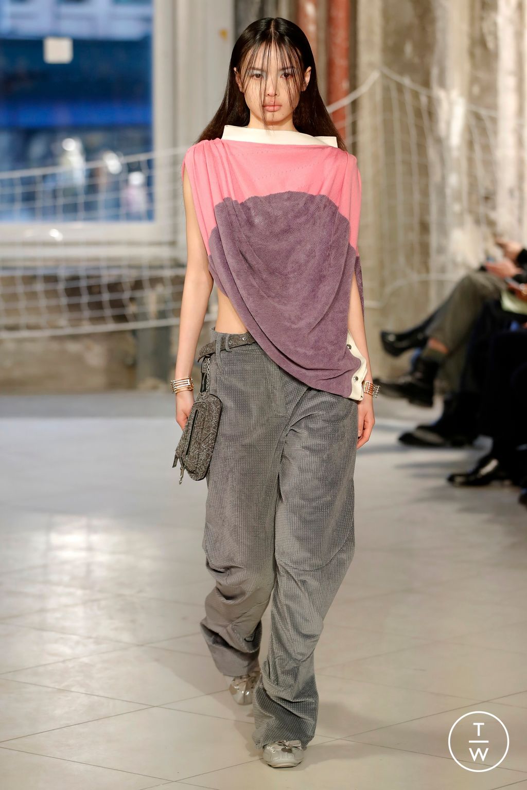 Fashion Week Paris Fall/Winter 2024 look 26 from the Kiko Kostadinov collection womenswear