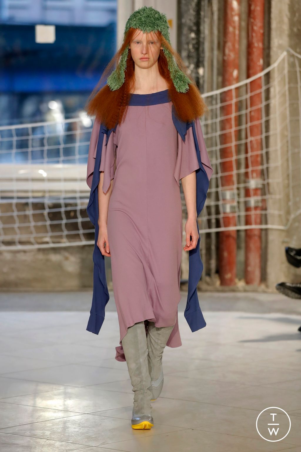 Fashion Week Paris Fall/Winter 2024 look 28 from the Kiko Kostadinov collection 女装