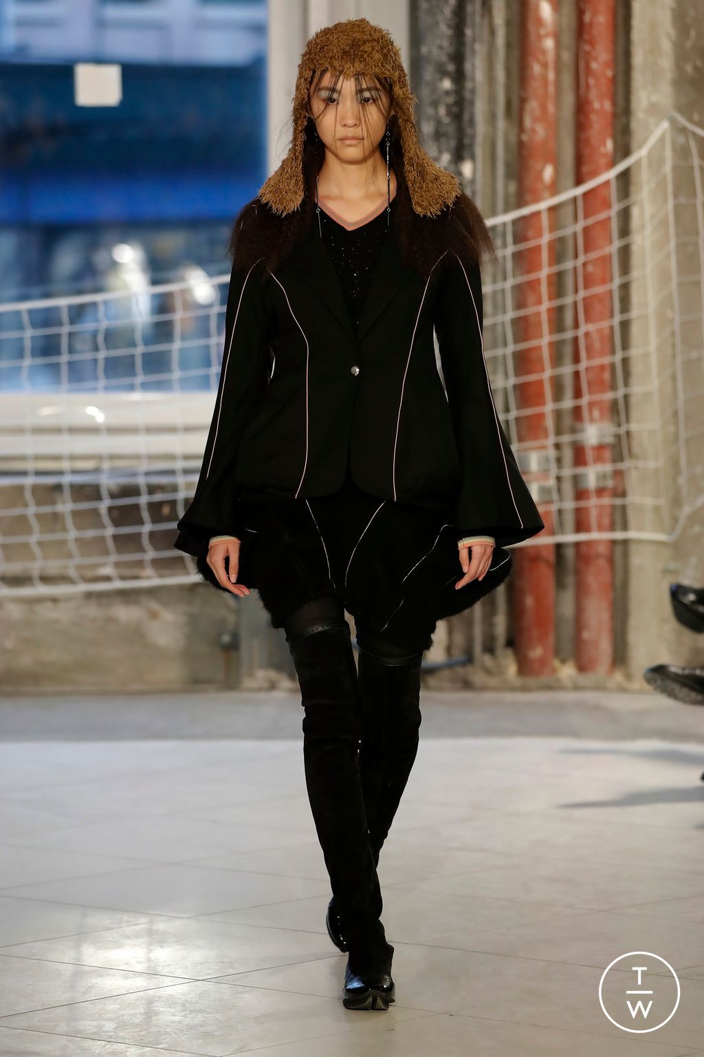 Fashion Week Paris Fall/Winter 2024 look 31 from the Kiko Kostadinov collection 女装