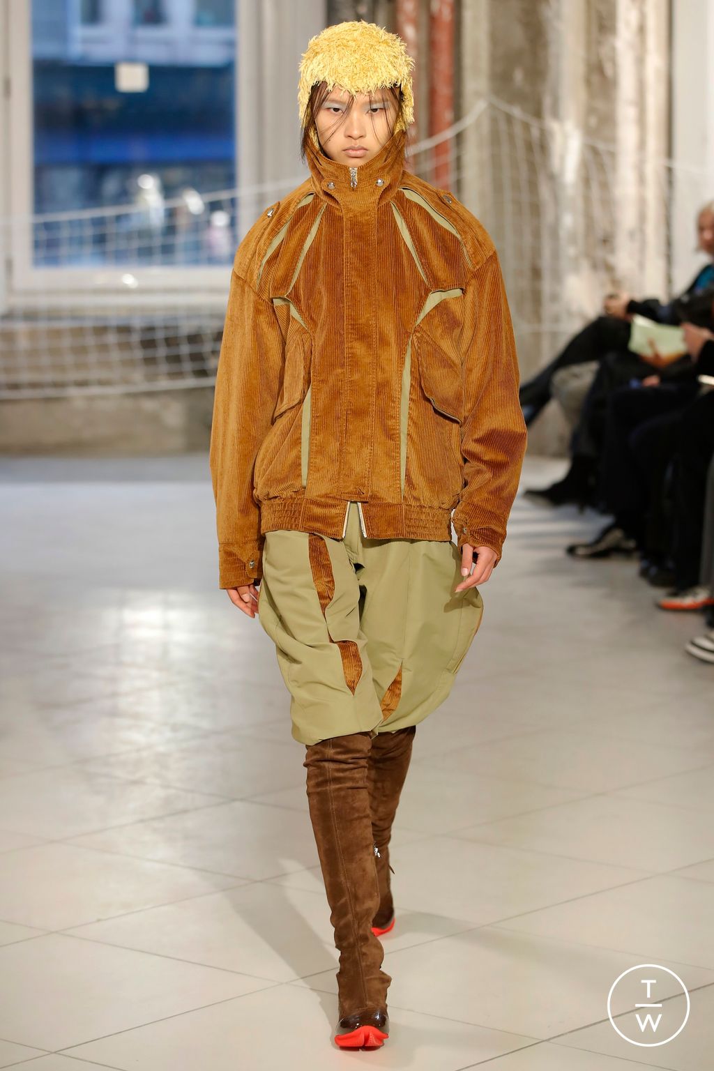 Fashion Week Paris Fall/Winter 2024 look 33 from the Kiko Kostadinov collection womenswear