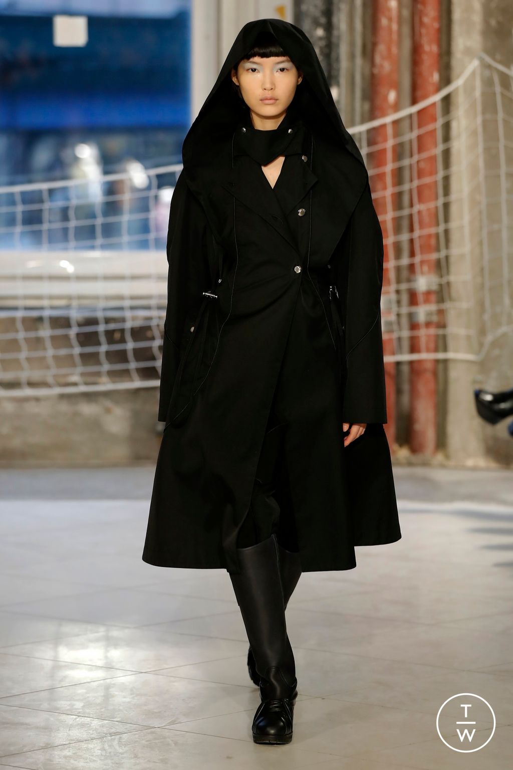 Fashion Week Paris Fall/Winter 2024 look 36 from the Kiko Kostadinov collection womenswear