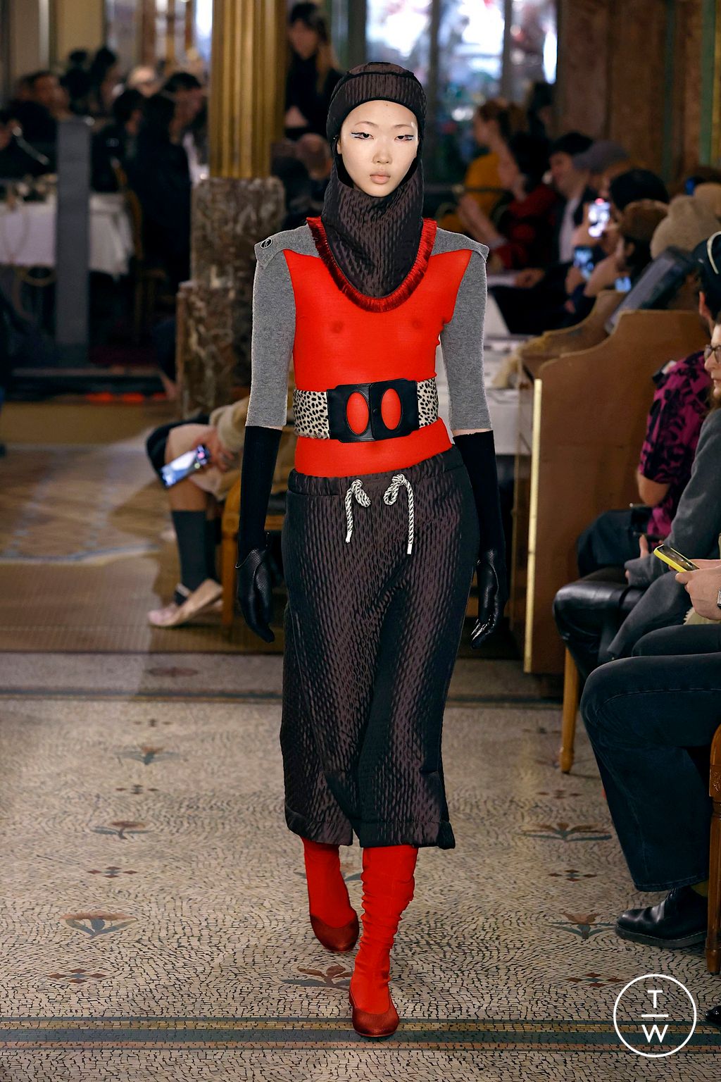Fashion Week Paris Fall/Winter 2025 look 3 from the Kiko Kostadinov collection womenswear