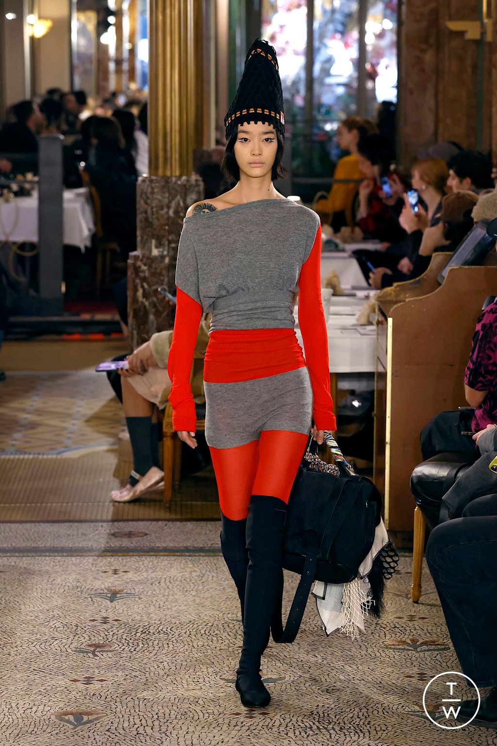 Fashion Week Paris Fall/Winter 2025 look 6 from the Kiko Kostadinov collection womenswear