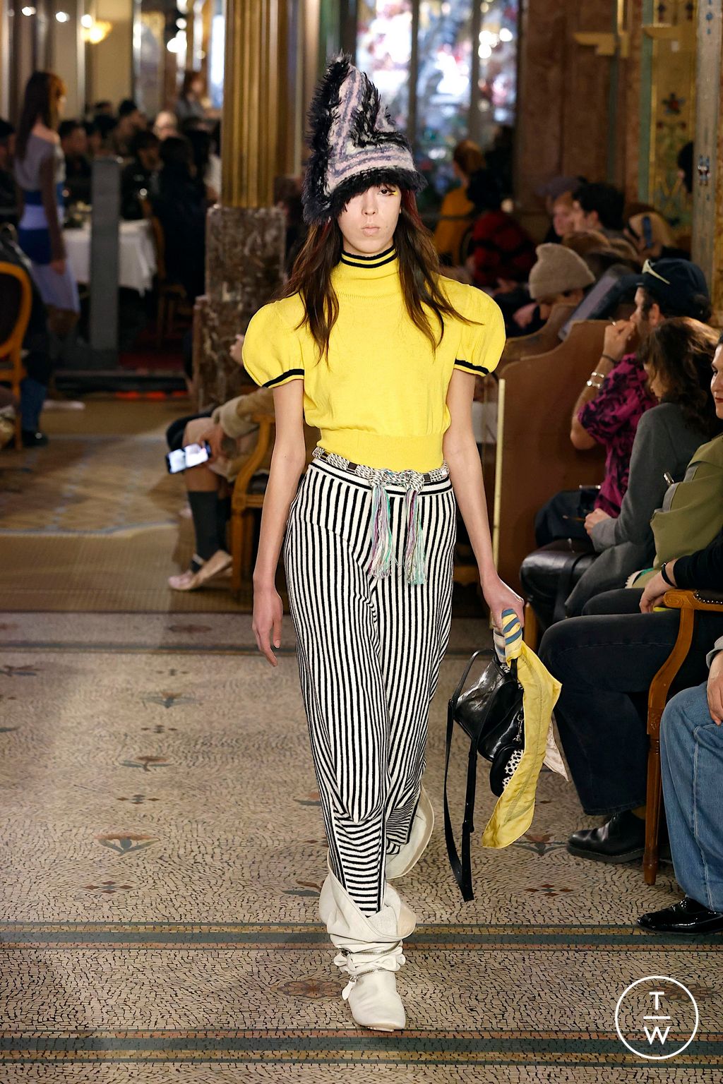 Fashion Week Paris Fall/Winter 2025 look 10 from the Kiko Kostadinov collection womenswear