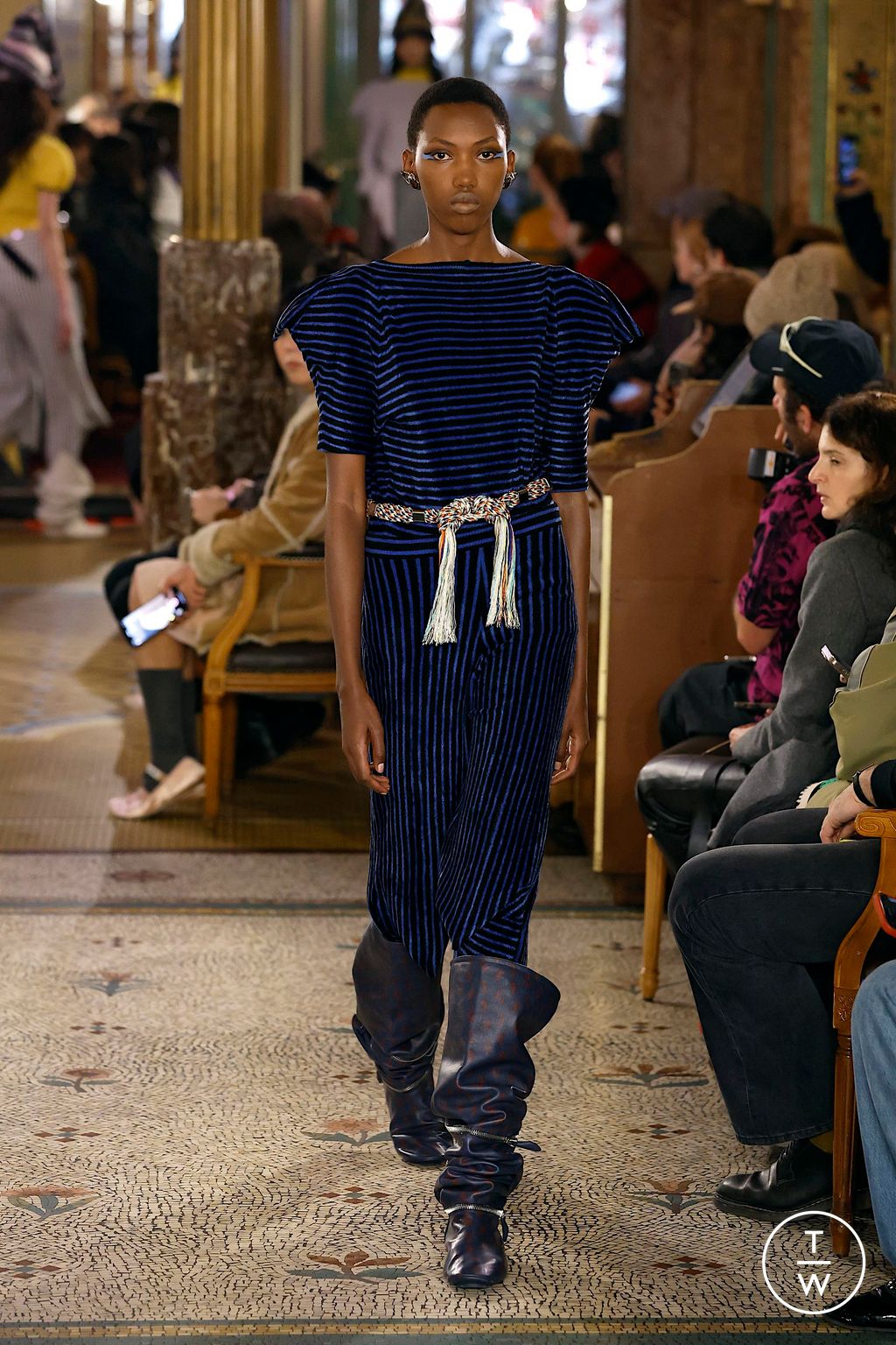 Fashion Week Paris Fall/Winter 2025 look 12 from the Kiko Kostadinov collection womenswear