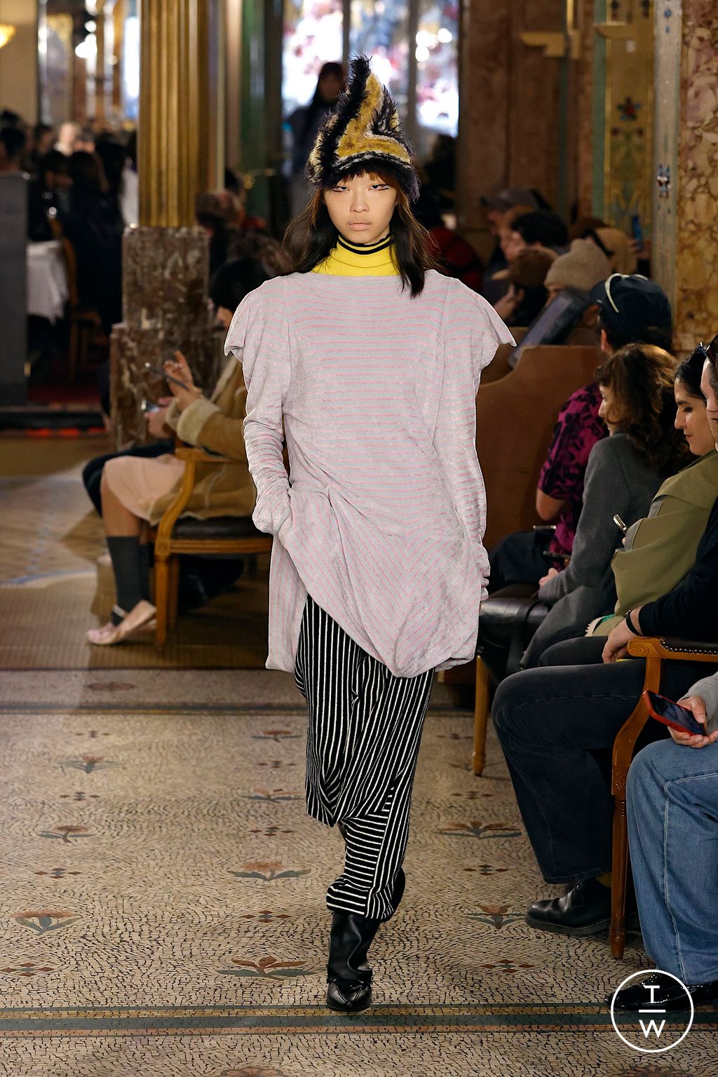 Fashion Week Paris Fall/Winter 2025 look 13 from the Kiko Kostadinov collection womenswear