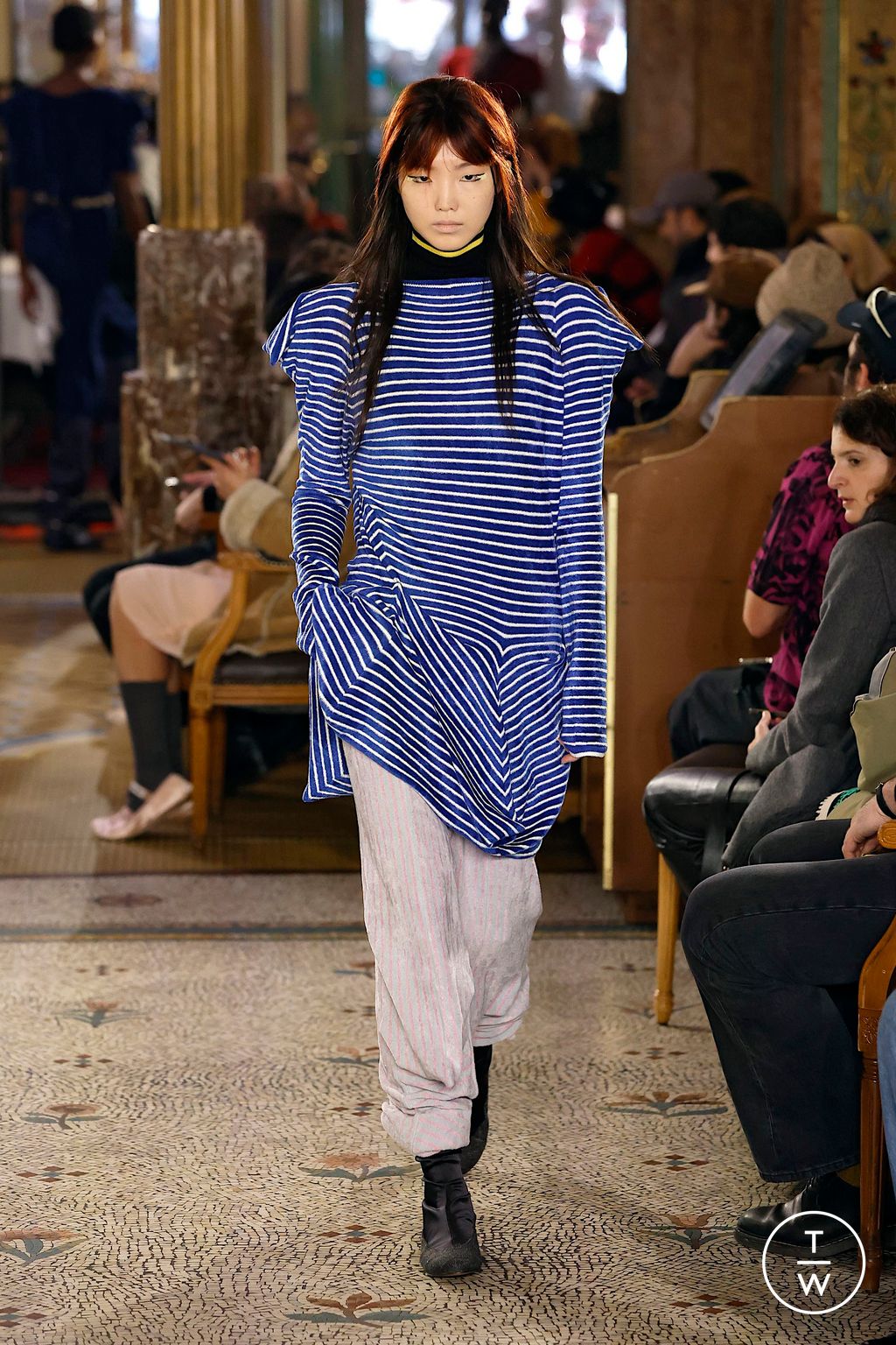 Fashion Week Paris Fall/Winter 2025 look 14 from the Kiko Kostadinov collection womenswear