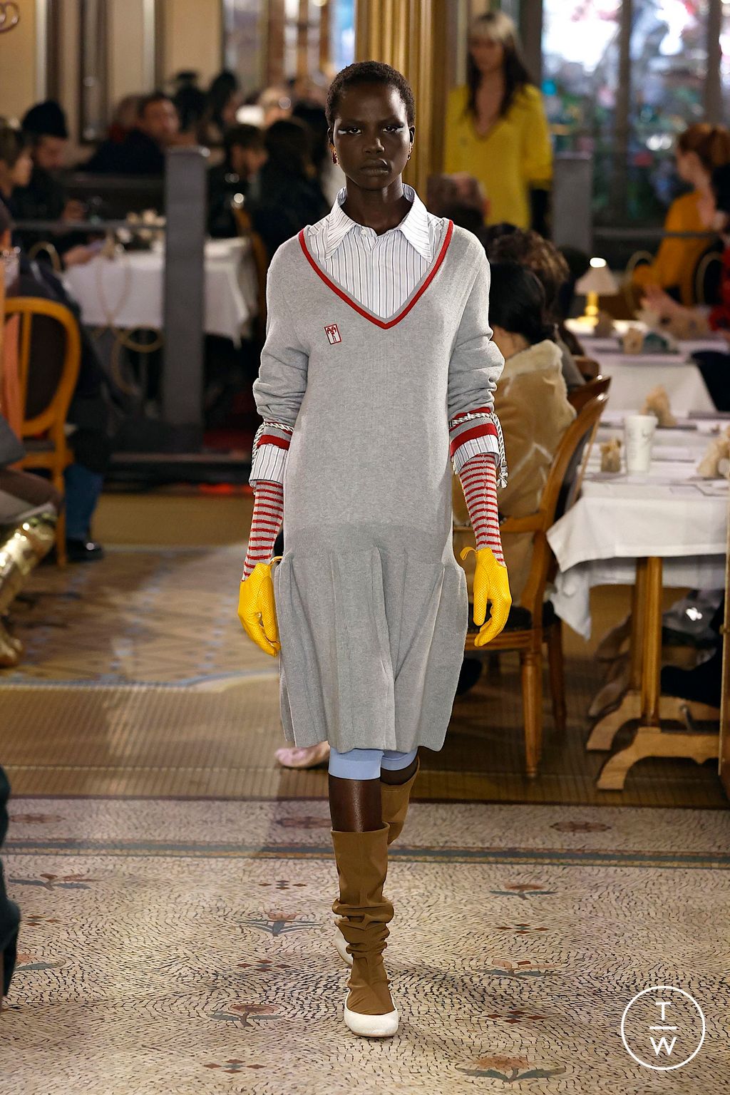 Fashion Week Paris Fall/Winter 2025 look 16 from the Kiko Kostadinov collection womenswear
