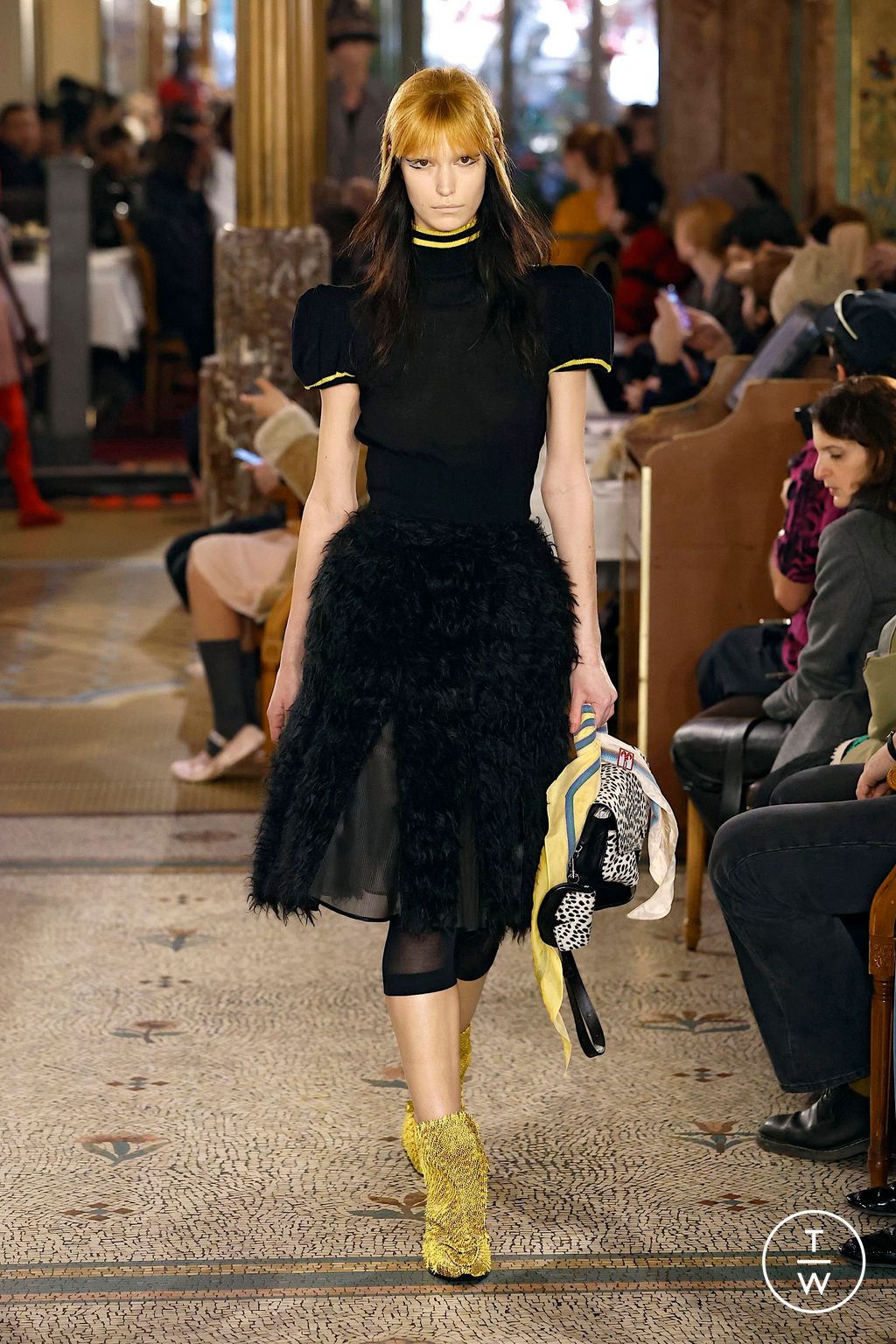 Fashion Week Paris Fall/Winter 2025 look 18 from the Kiko Kostadinov collection womenswear