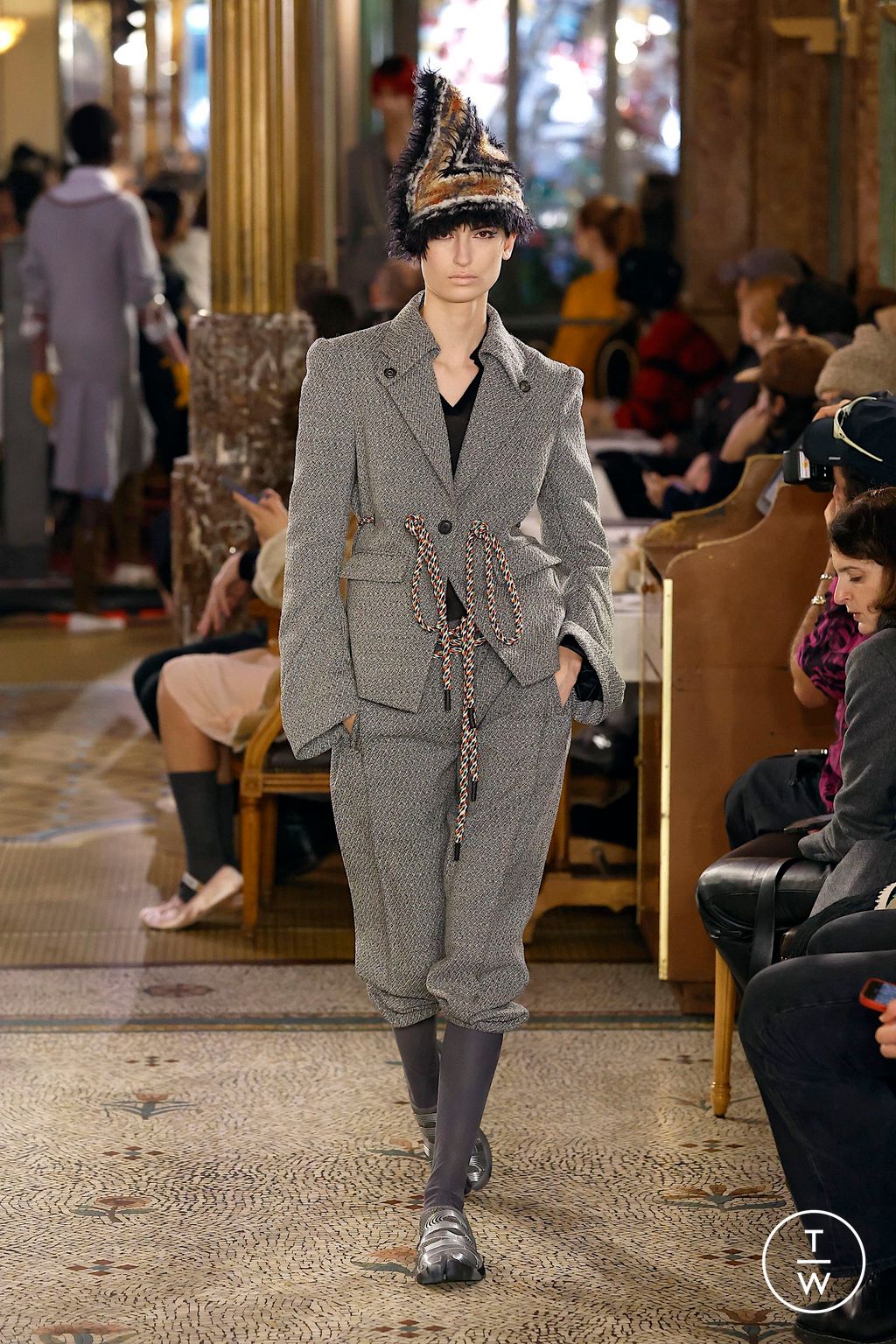 Fashion Week Paris Fall/Winter 2025 look 19 from the Kiko Kostadinov collection womenswear