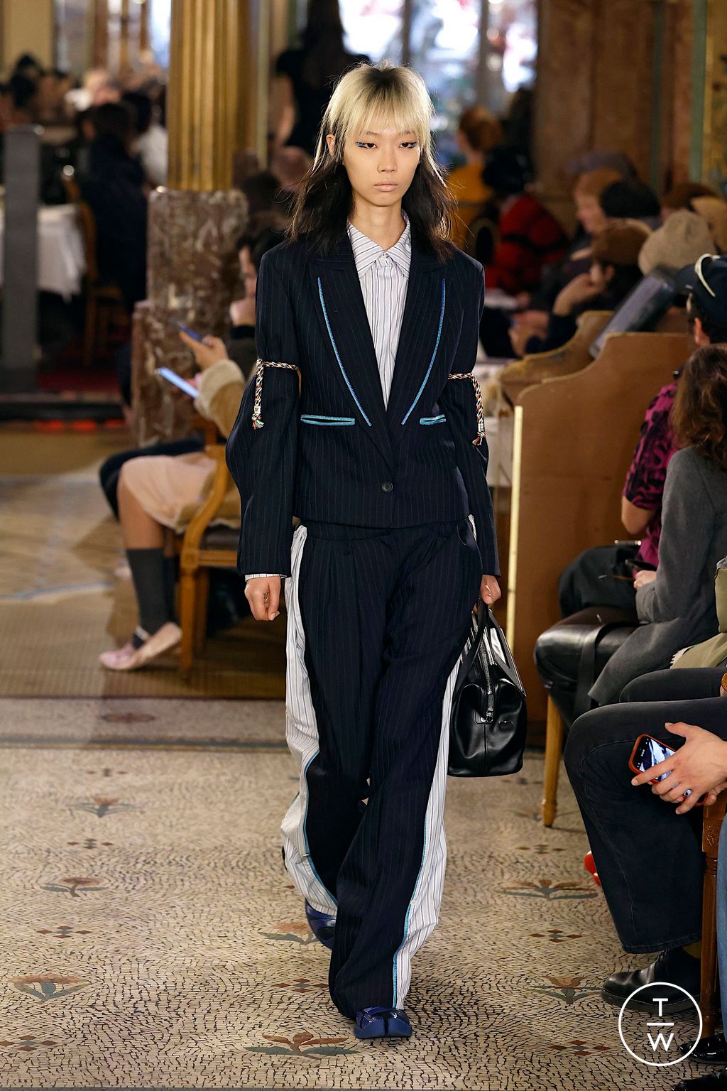 Fashion Week Paris Fall/Winter 2025 look 21 from the Kiko Kostadinov collection womenswear