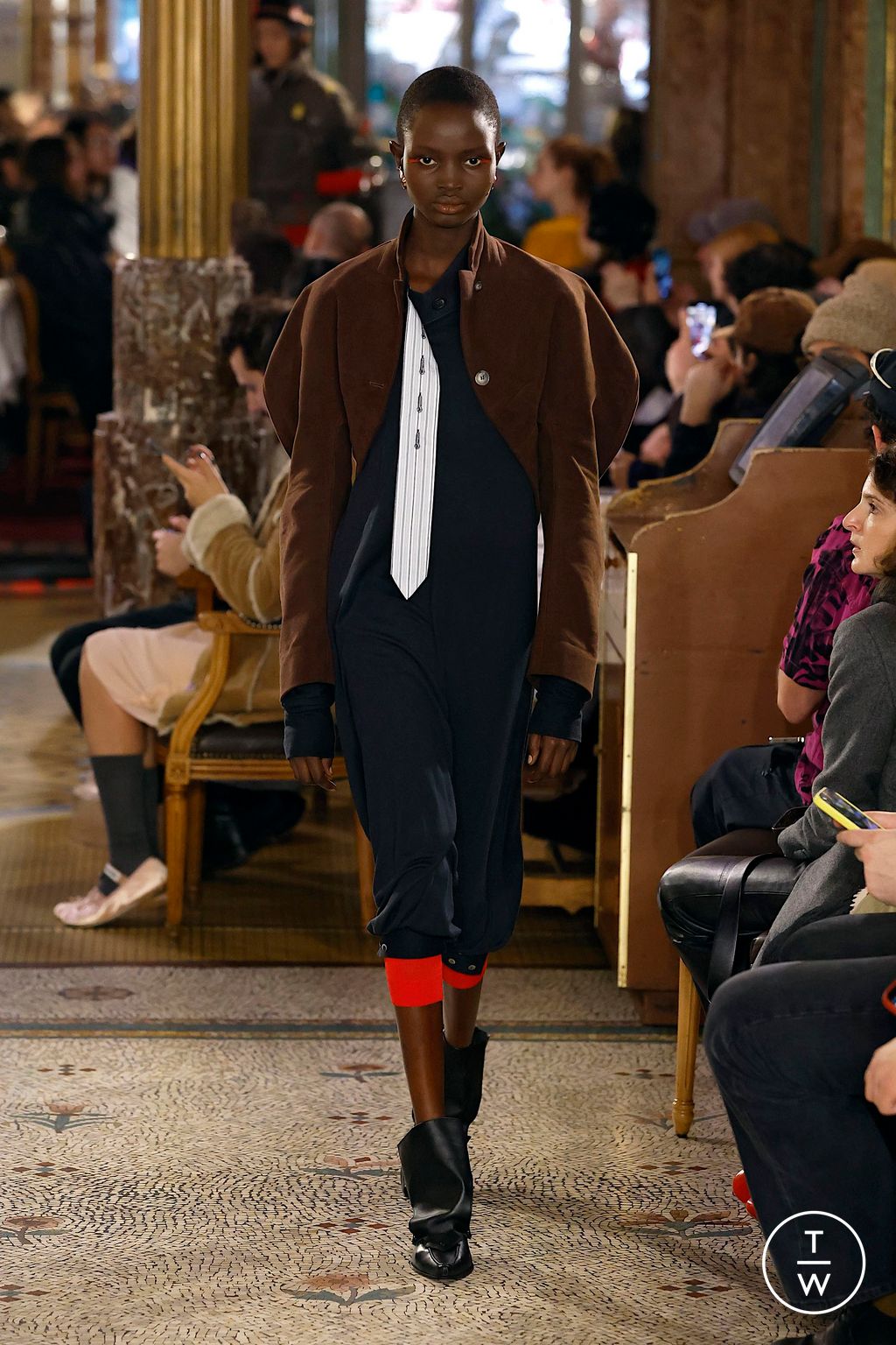 Fashion Week Paris Fall/Winter 2025 look 23 from the Kiko Kostadinov collection womenswear