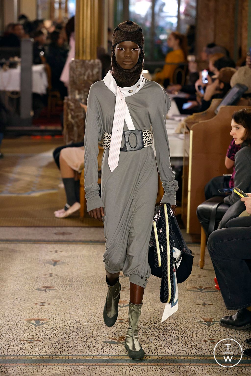 Fashion Week Paris Fall/Winter 2025 look 26 from the Kiko Kostadinov collection womenswear