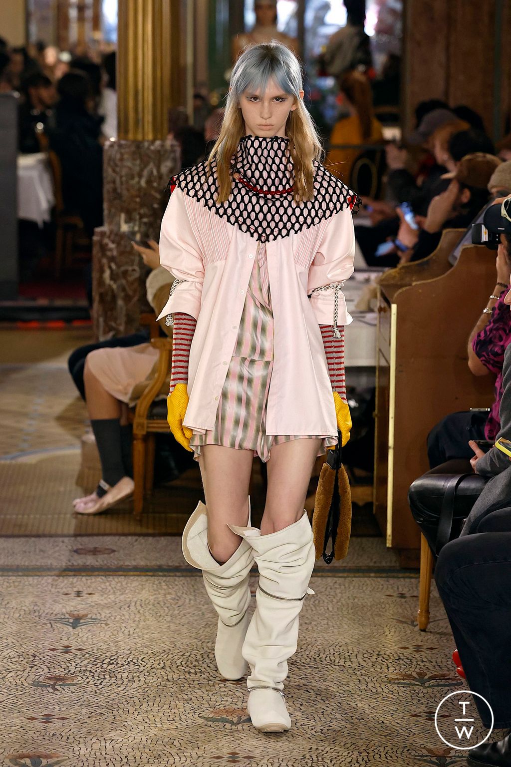 Fashion Week Paris Fall/Winter 2025 look 27 from the Kiko Kostadinov collection womenswear
