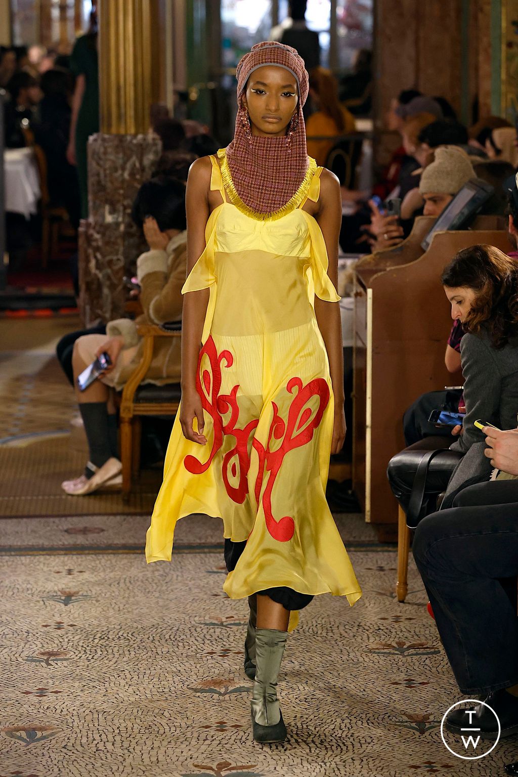 Fashion Week Paris Fall/Winter 2025 look 29 from the Kiko Kostadinov collection womenswear