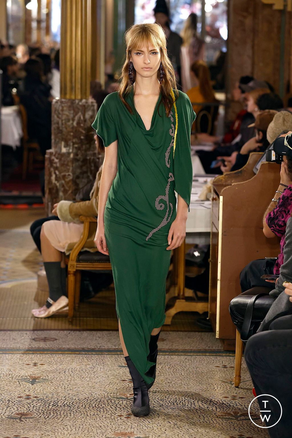Fashion Week Paris Fall/Winter 2025 look 30 from the Kiko Kostadinov collection womenswear
