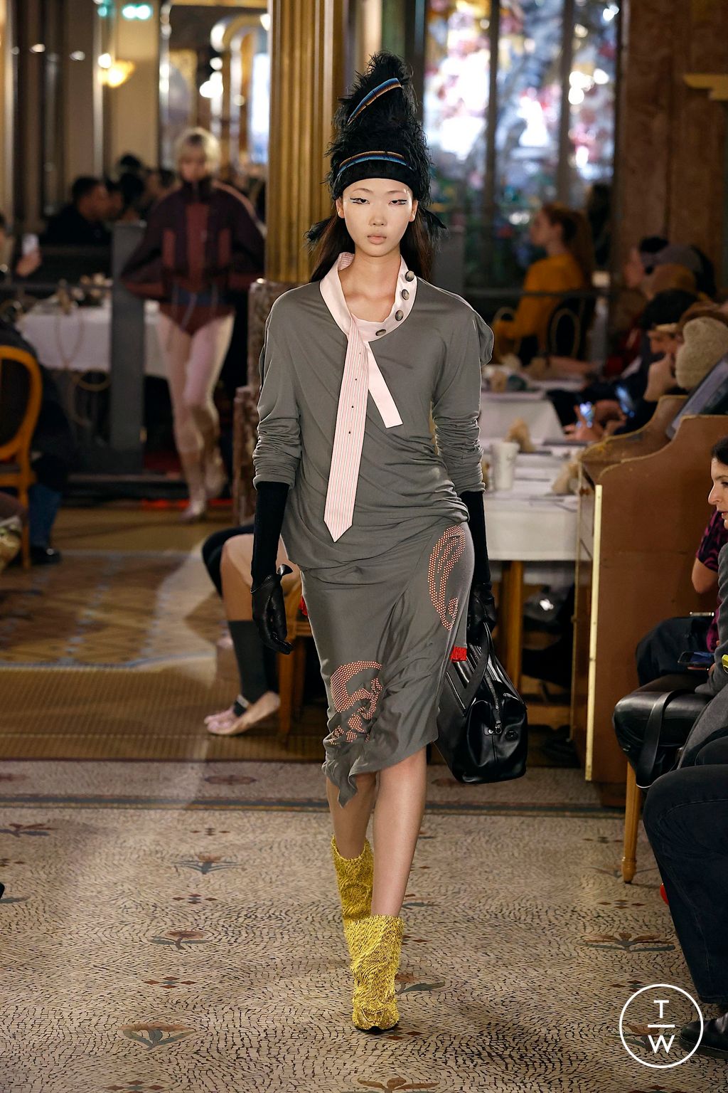 Fashion Week Paris Fall/Winter 2025 look 31 from the Kiko Kostadinov collection womenswear