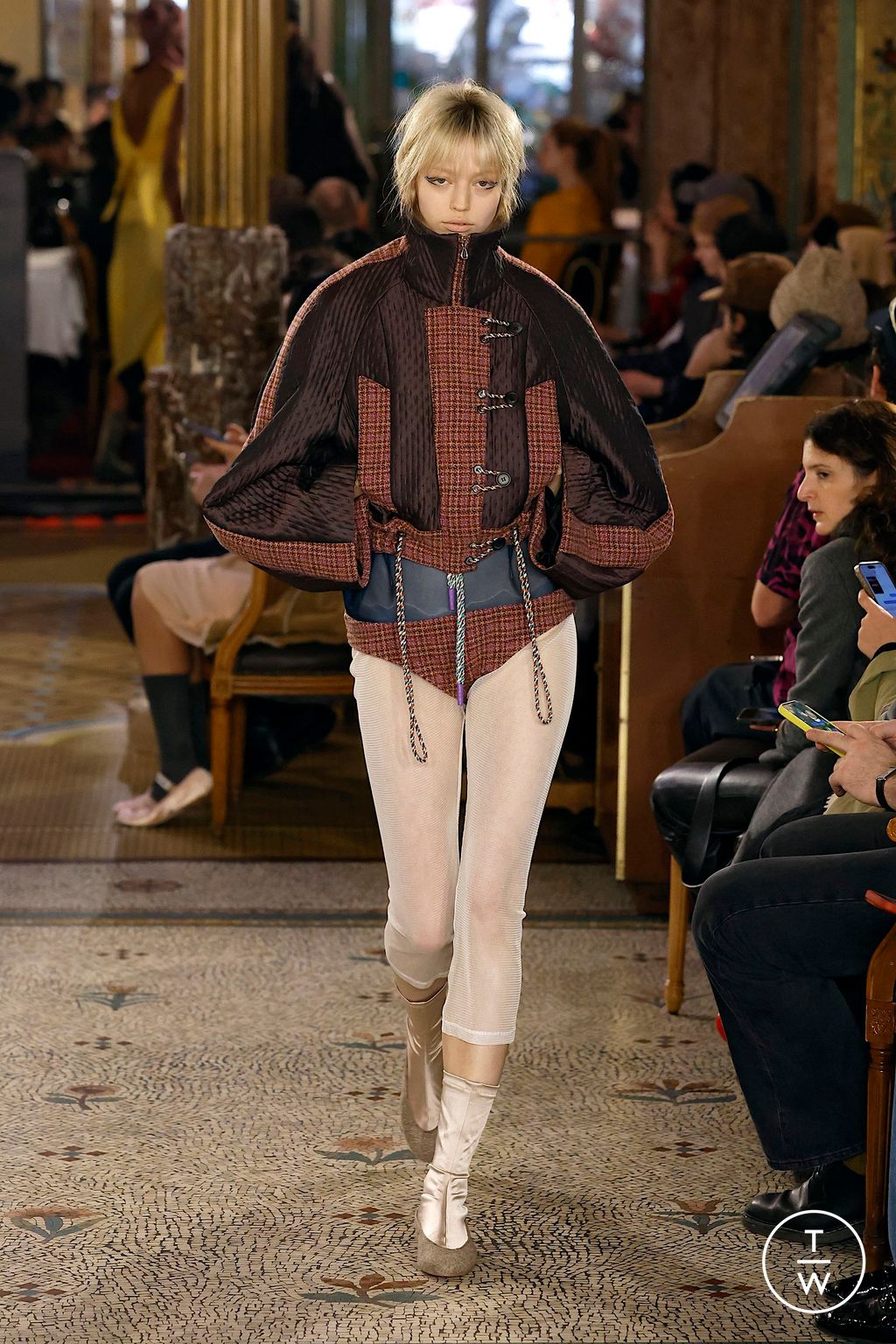 Fashion Week Paris Fall/Winter 2025 look 32 from the Kiko Kostadinov collection womenswear