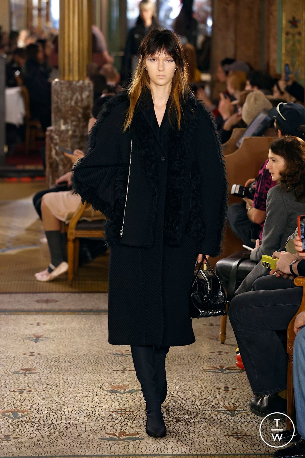Fashion Week Paris Fall/Winter 2025 look 35 from the Kiko Kostadinov collection womenswear