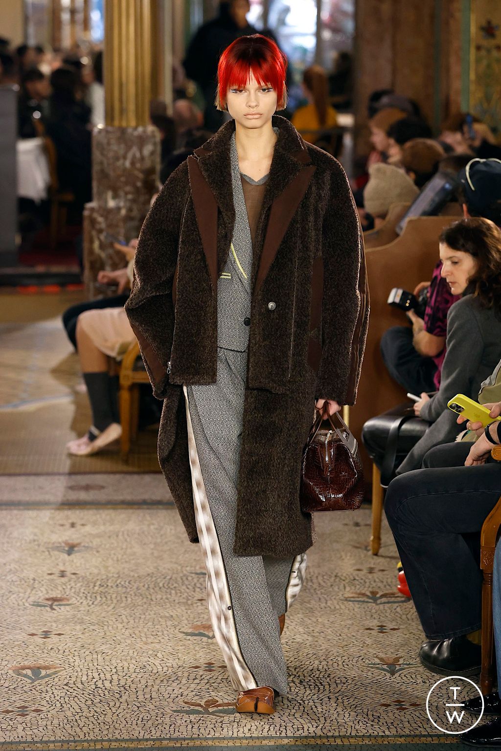 Fashion Week Paris Fall/Winter 2025 look 37 from the Kiko Kostadinov collection womenswear