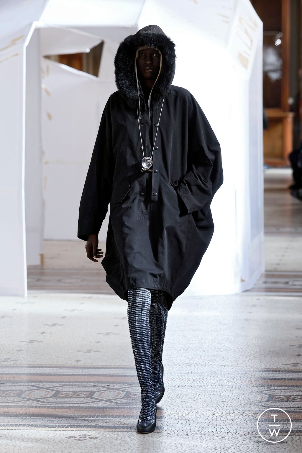 Fashion Week Paris Fall/Winter 2026 look 10 from the Kiko Kostadinov collection womenswear