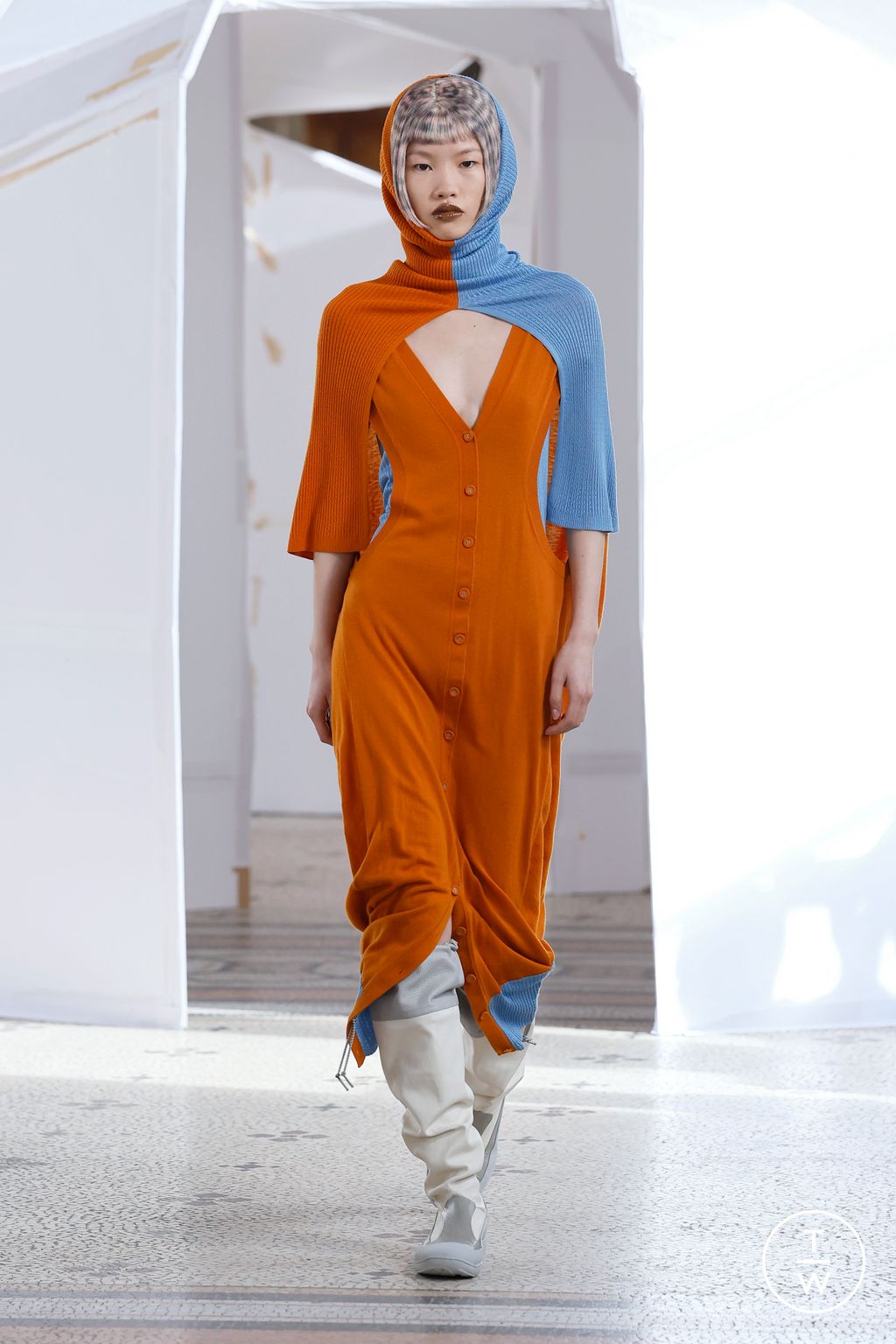 Fashion Week Paris Fall/Winter 2026 look 29 from the Kiko Kostadinov collection womenswear