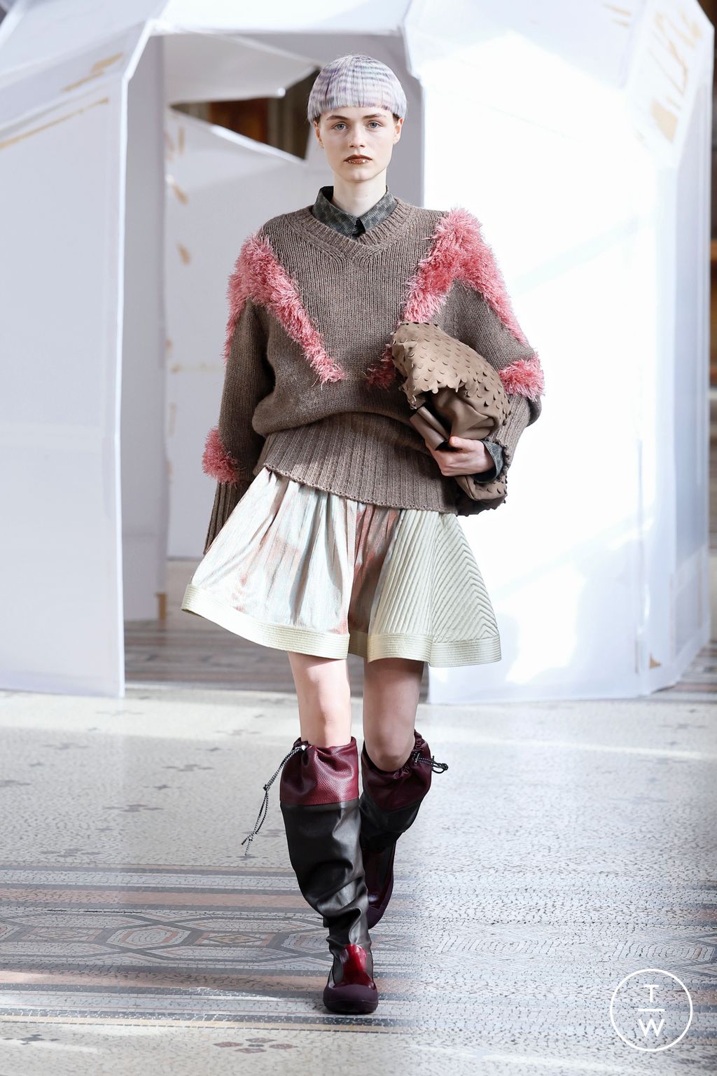 Fashion Week Paris Fall/Winter 2026 look 30 from the Kiko Kostadinov collection womenswear