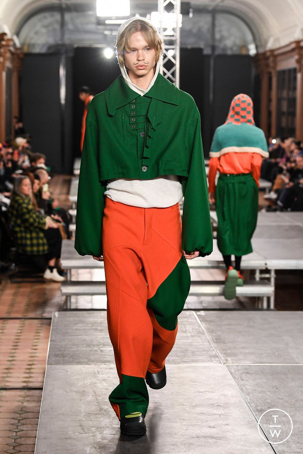 Fashion Week Paris Fall/Winter 2023 look 10 de la collection Kiko Kostadinov menswear