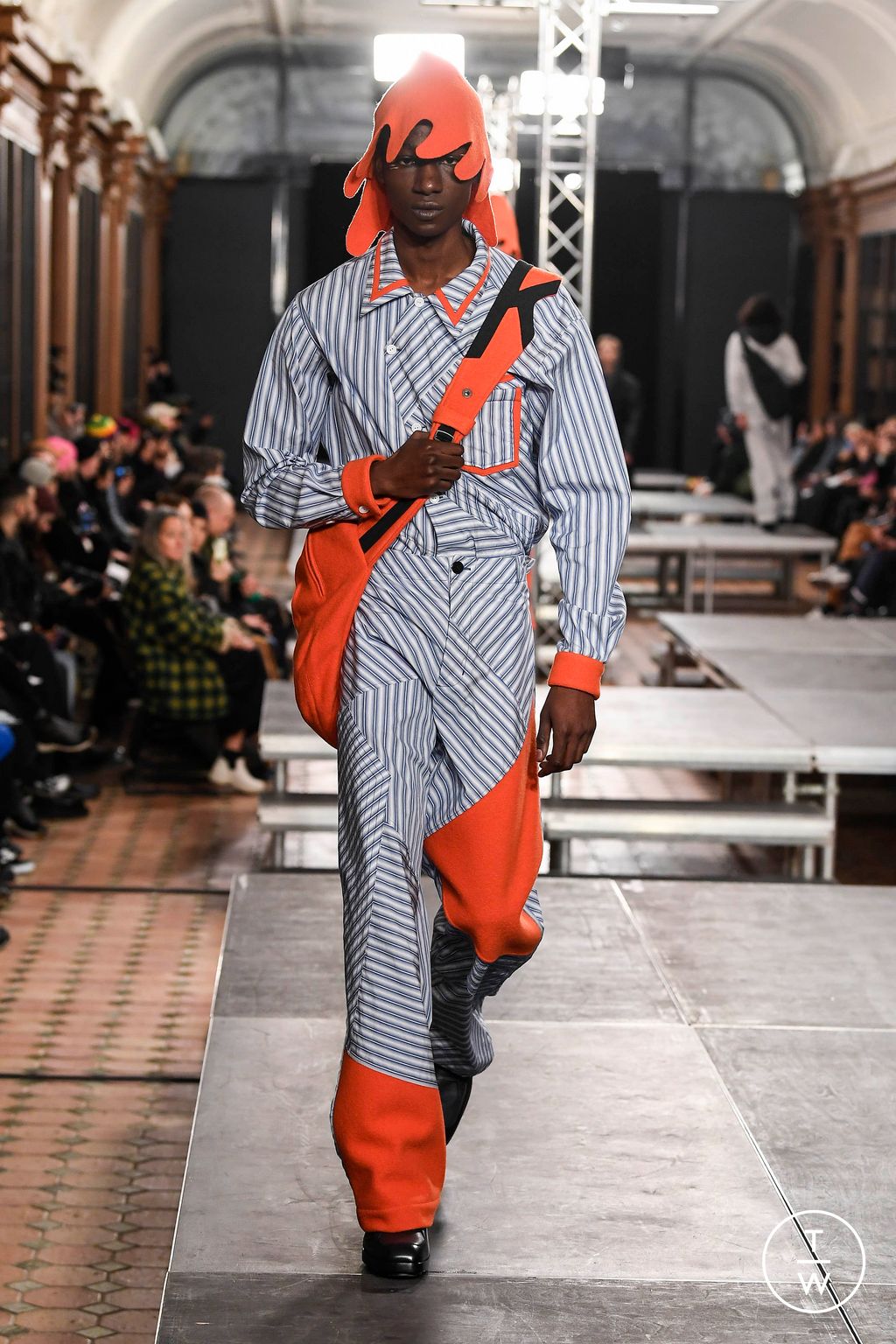 Fashion Week Paris Fall/Winter 2023 look 16 from the Kiko Kostadinov collection menswear