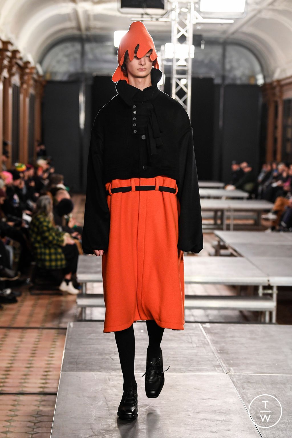 Fashion Week Paris Fall/Winter 2023 look 17 de la collection Kiko Kostadinov menswear